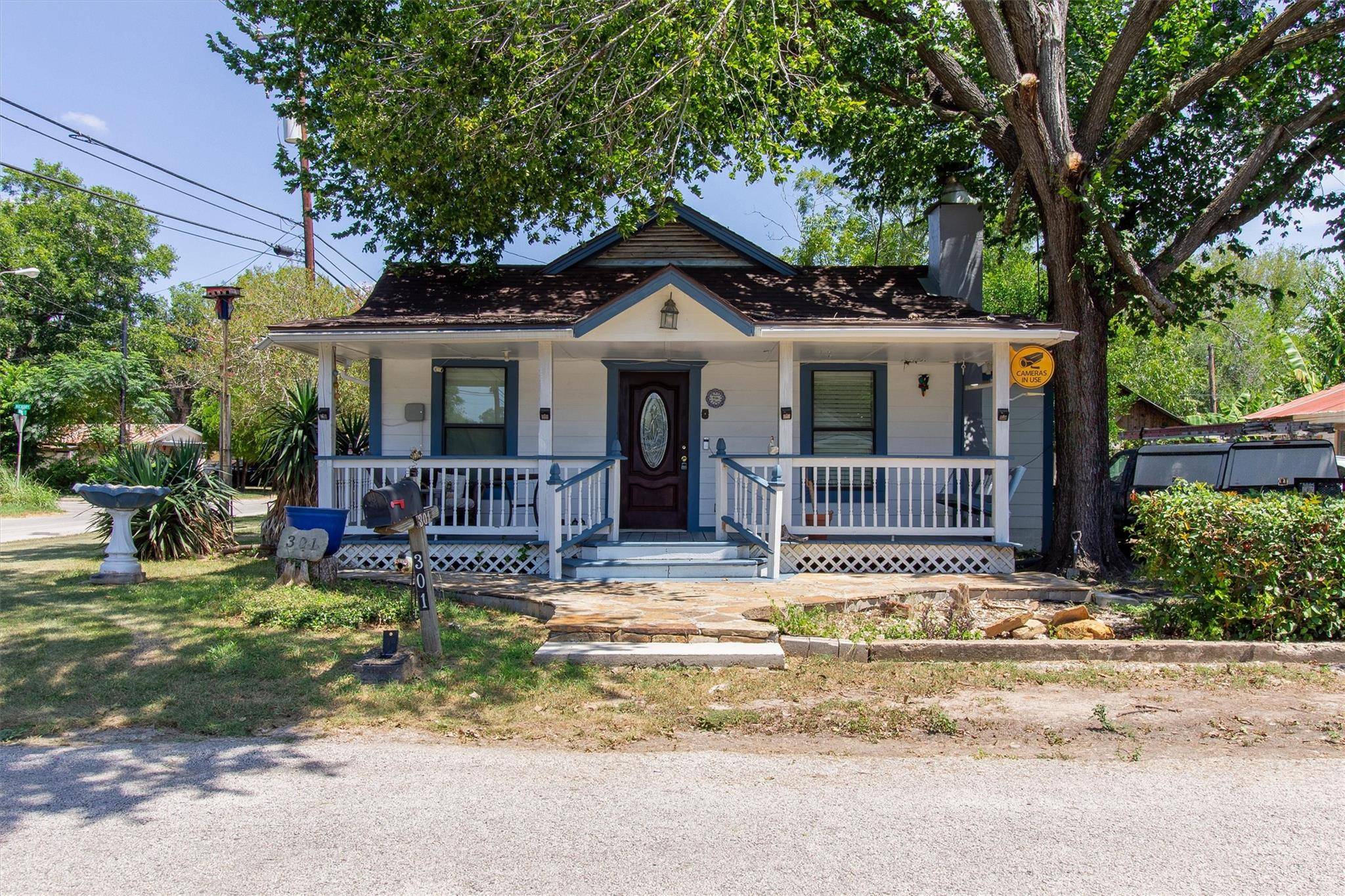 301 Holly Ave, Luling, TX 78648