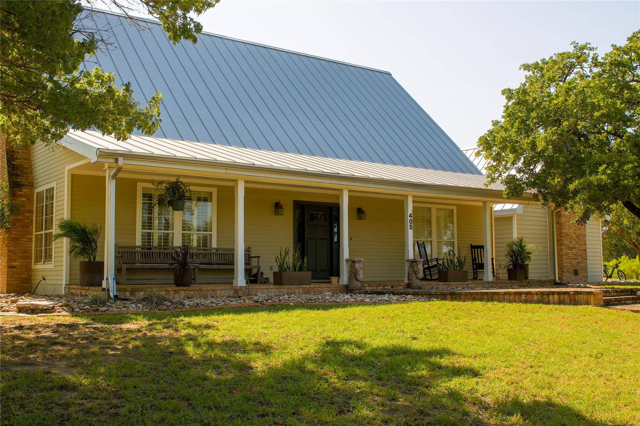 405 Frederick RD, Fredericksburg, TX 78624