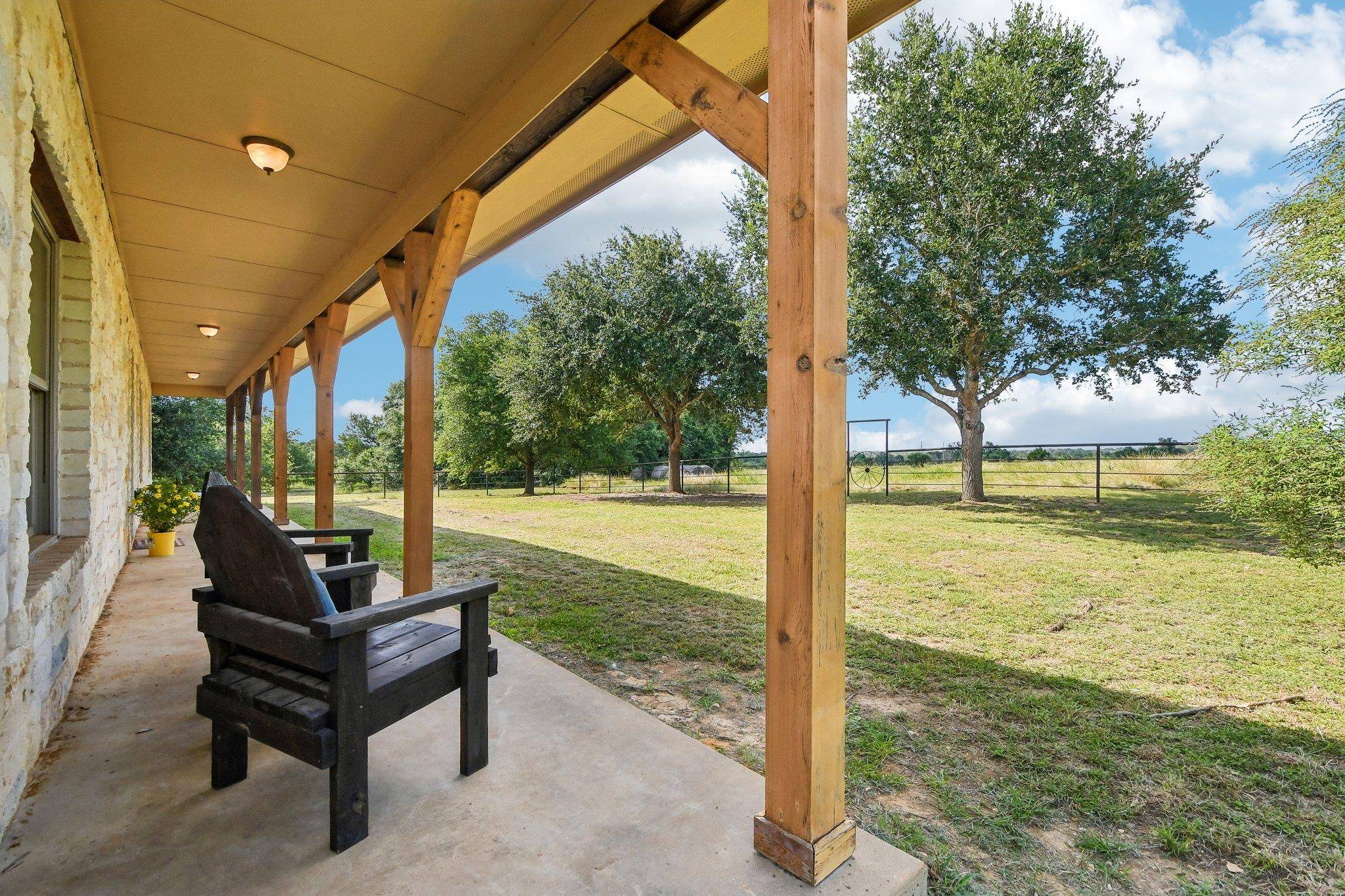 387 Goertz DR, Red Rock, TX 78662