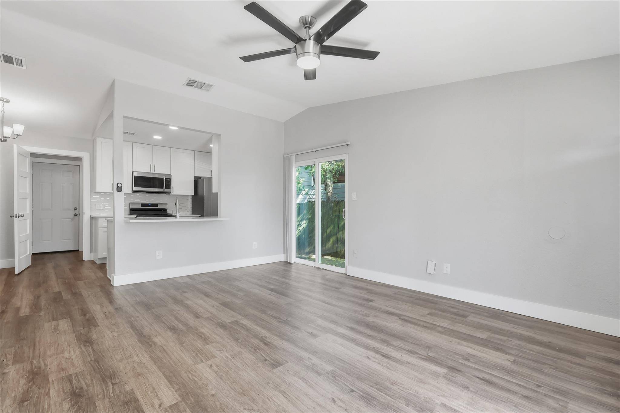 5106 Nuckols Crossing RD #B, Austin, TX 78744