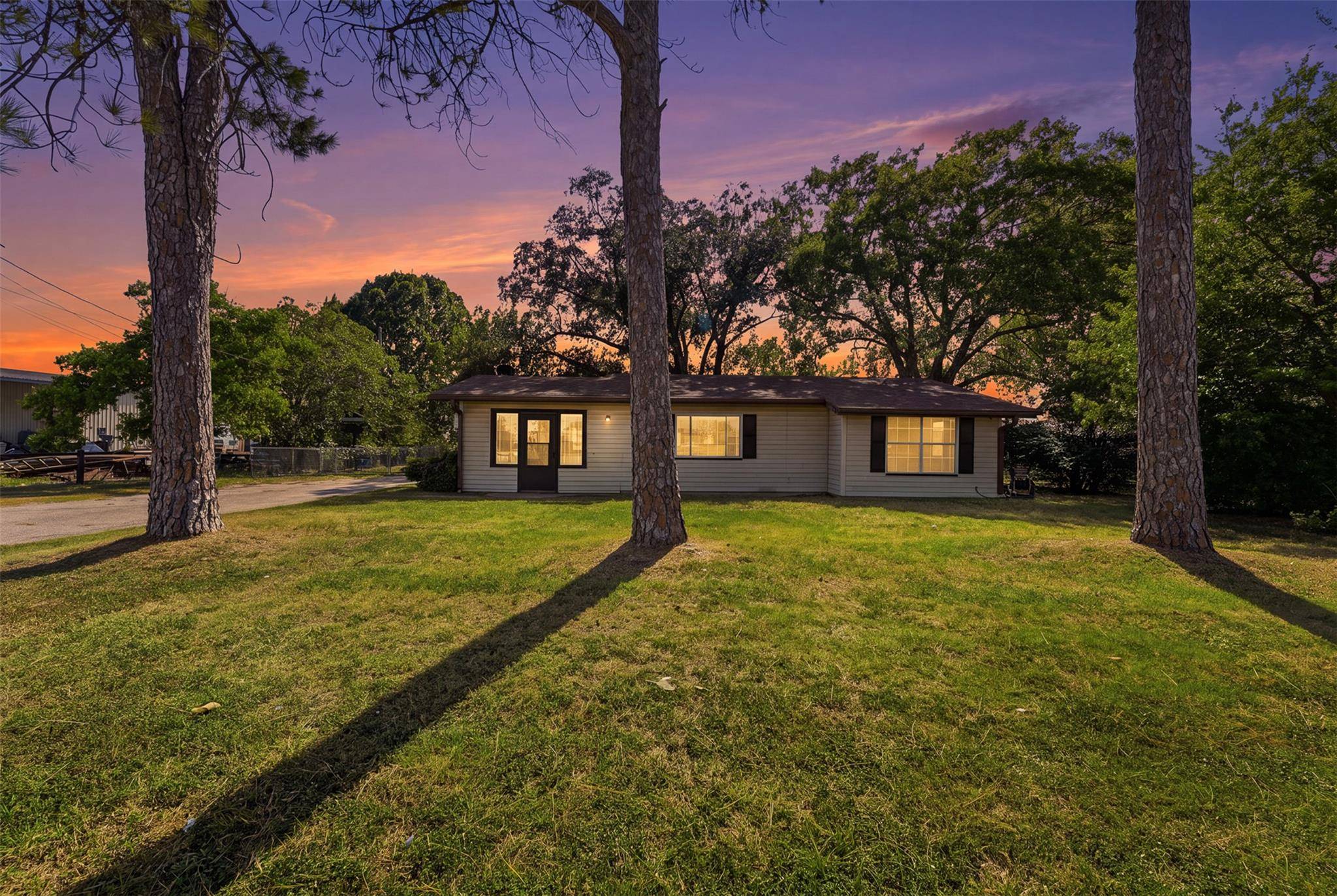 1603 Seydler ST, Gonzales, TX 78629