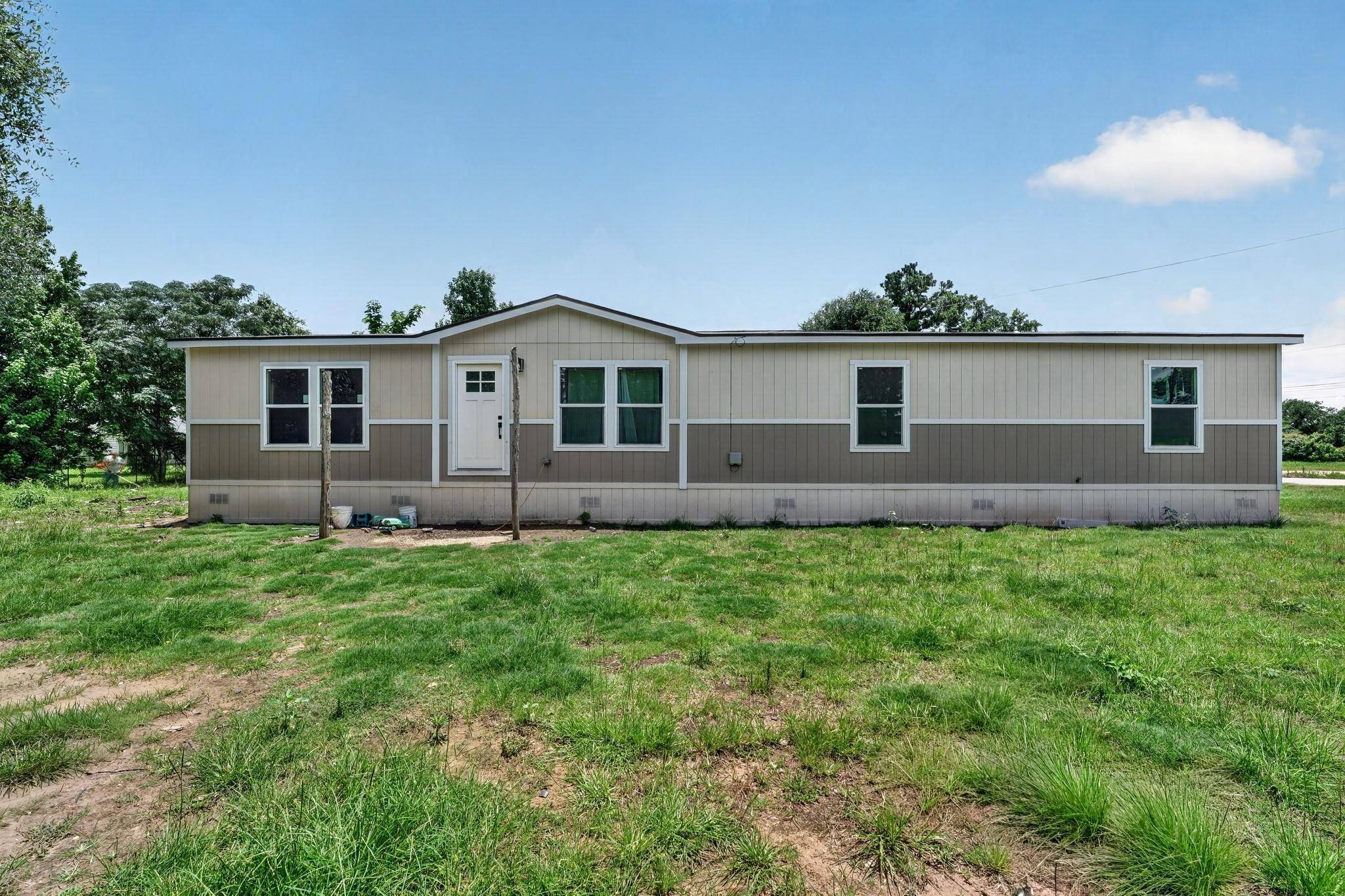 908 Yegua DR, Lexington, TX 78947