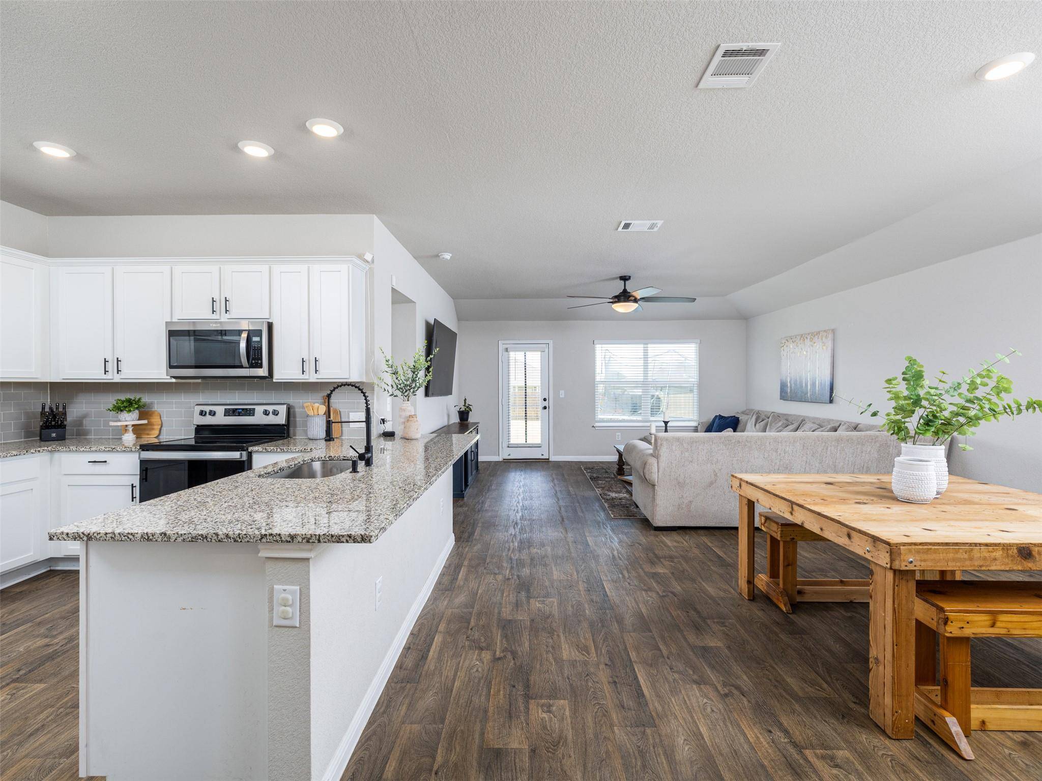 439 Hunter Loop LOOP, Bertram, TX 78605