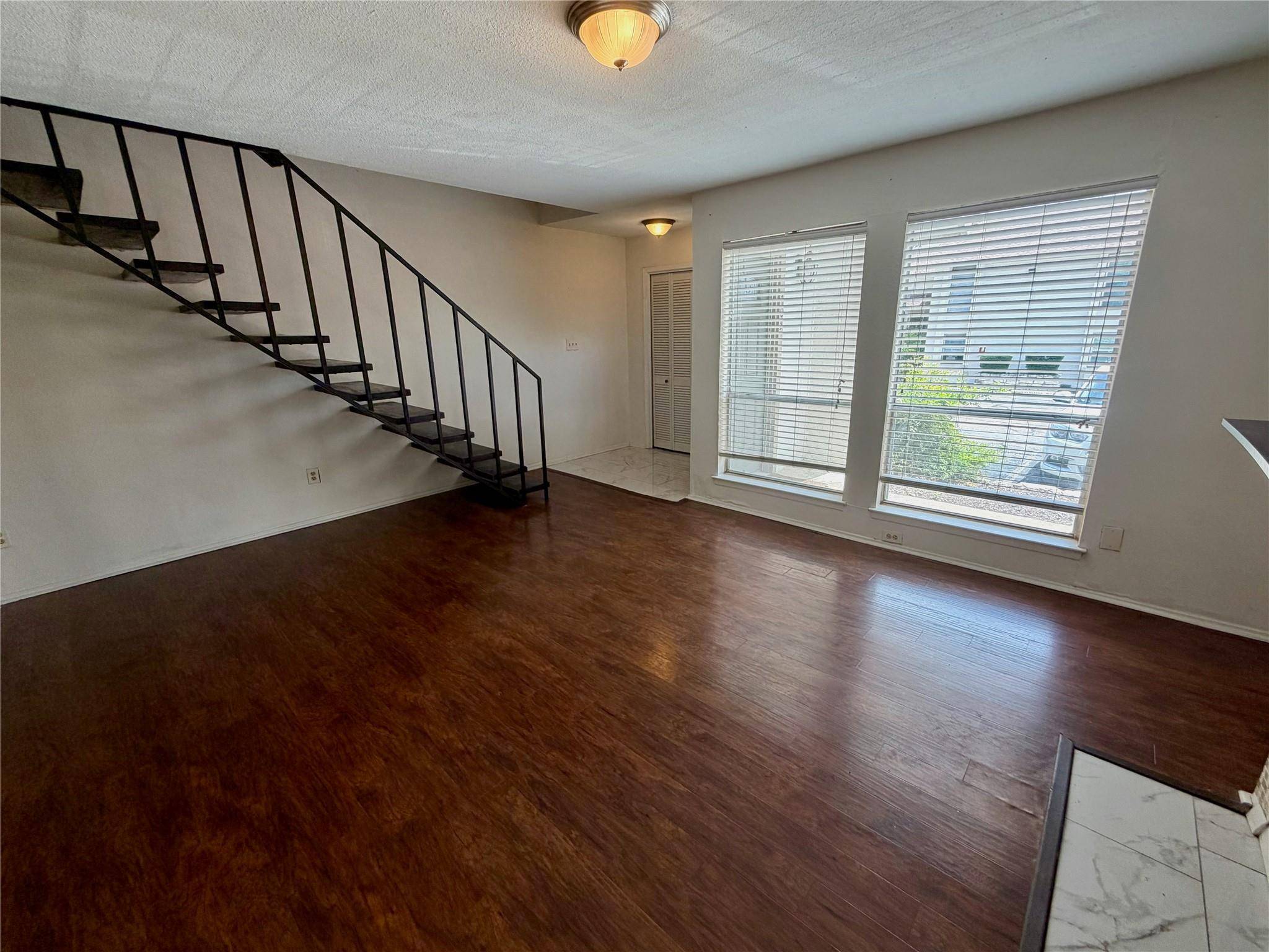 6910 Hart LN #703, Austin, TX 78731