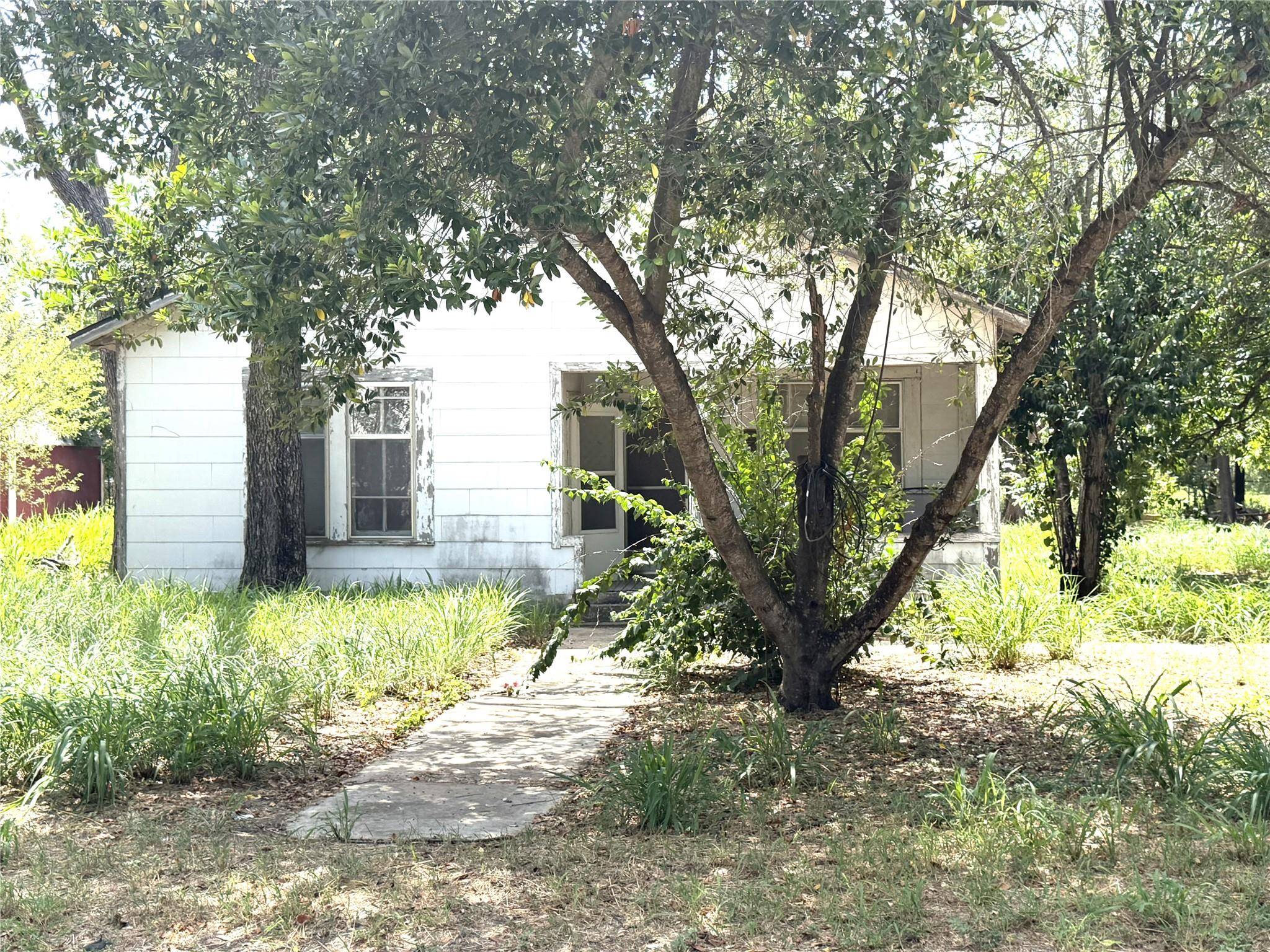 119 Pine ST, Luling, TX 78648