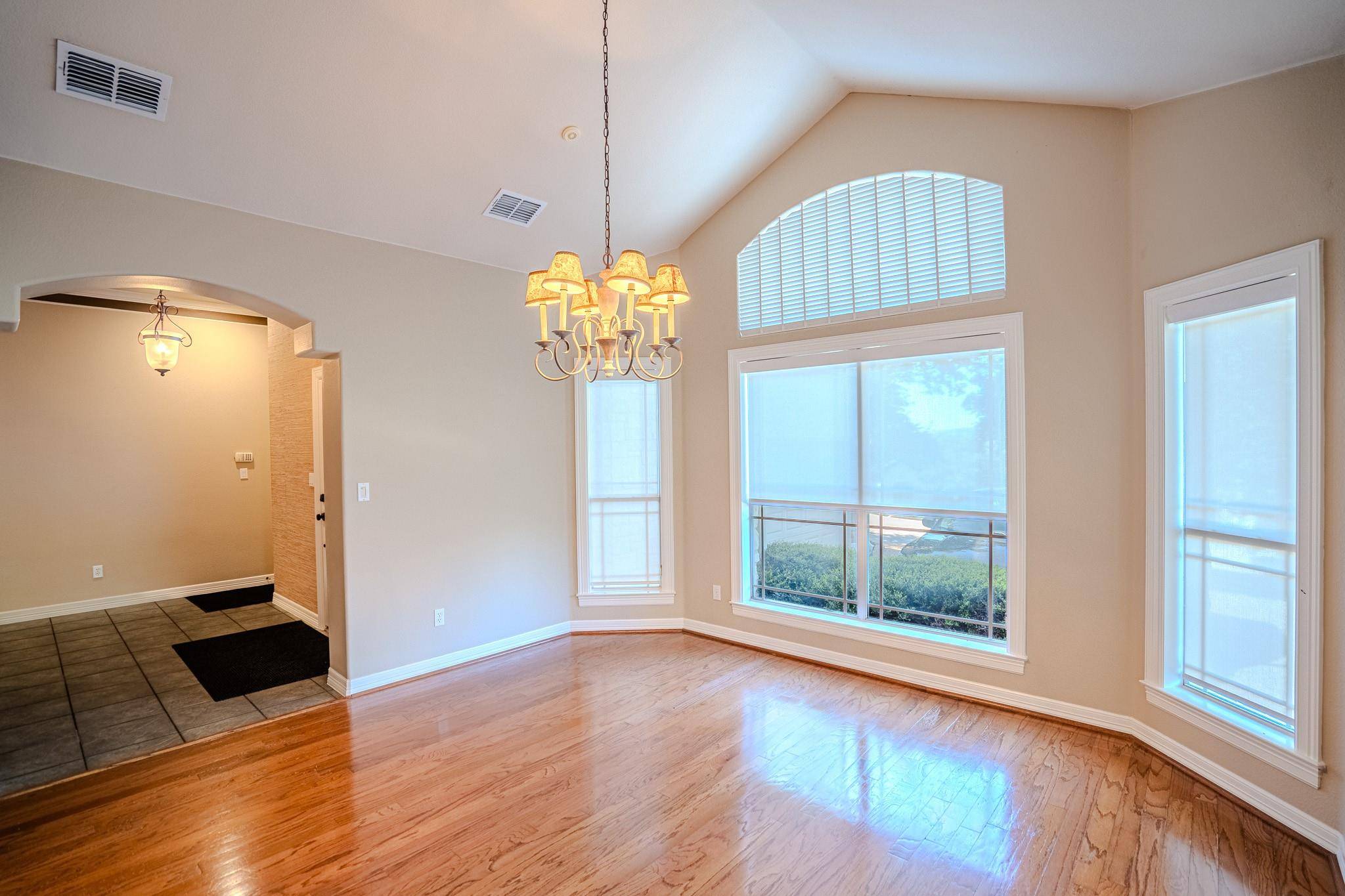 218 Hazeltine DR, Lakeway, TX 78734