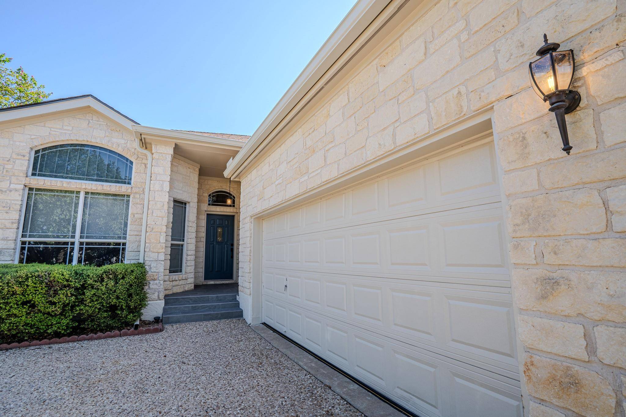 218 Hazeltine DR, Lakeway, TX 78734
