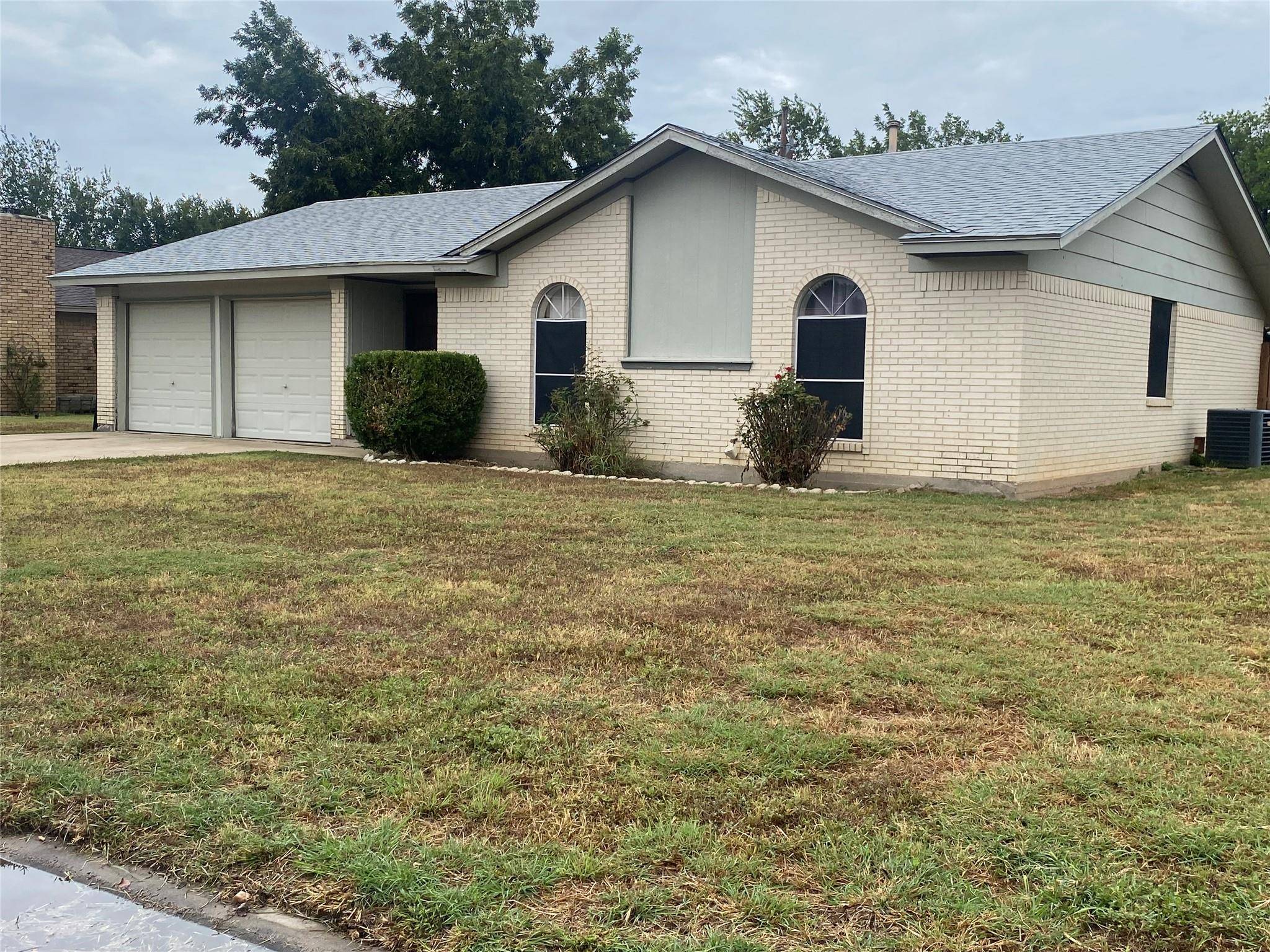 1806 Sierra DR, Brownwood, TX 76801