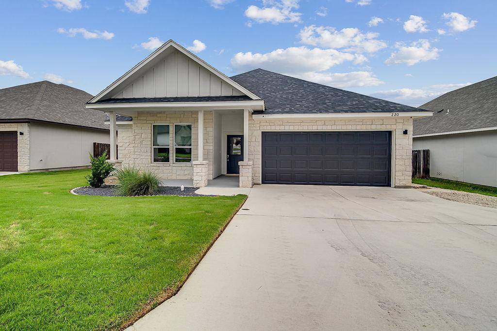 220 Riley LN, Fredericksburg, TX 78624