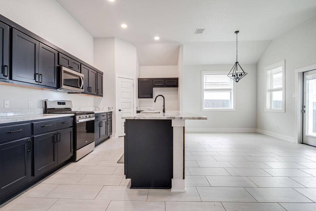 220 Riley LN, Fredericksburg, TX 78624