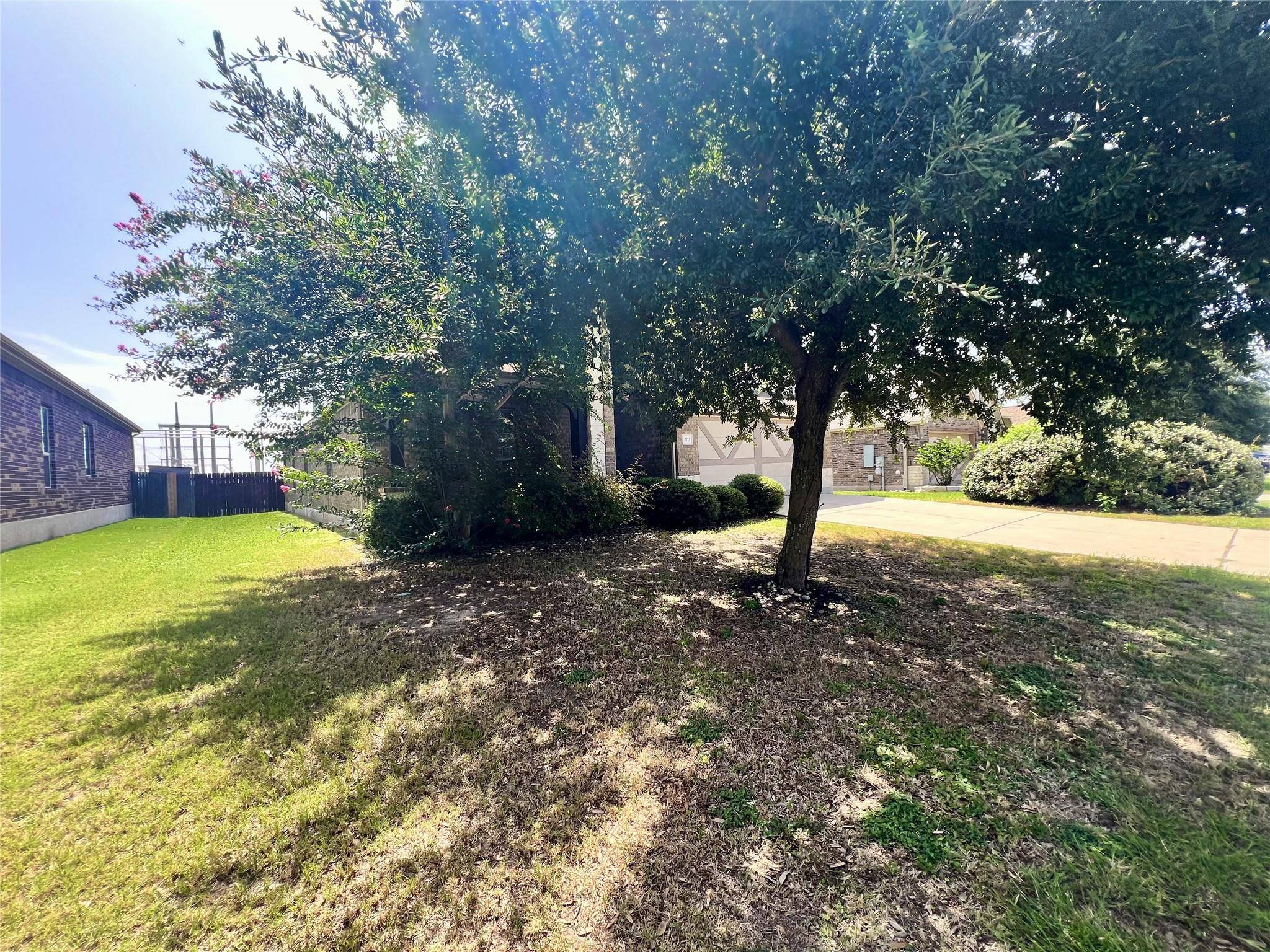 202 Emory Fields DR, Hutto, TX 78634
