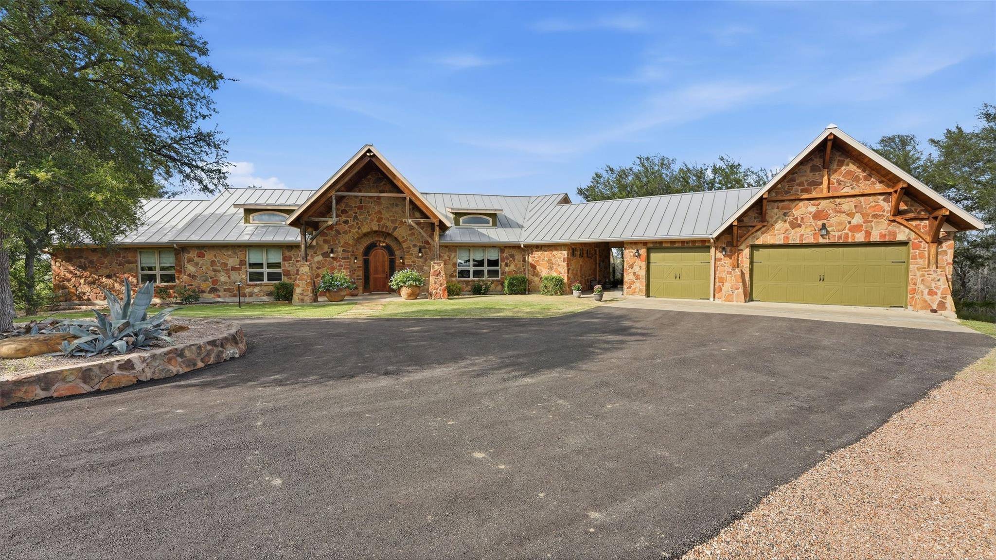 435 Placid LN, Lockhart, TX 78644