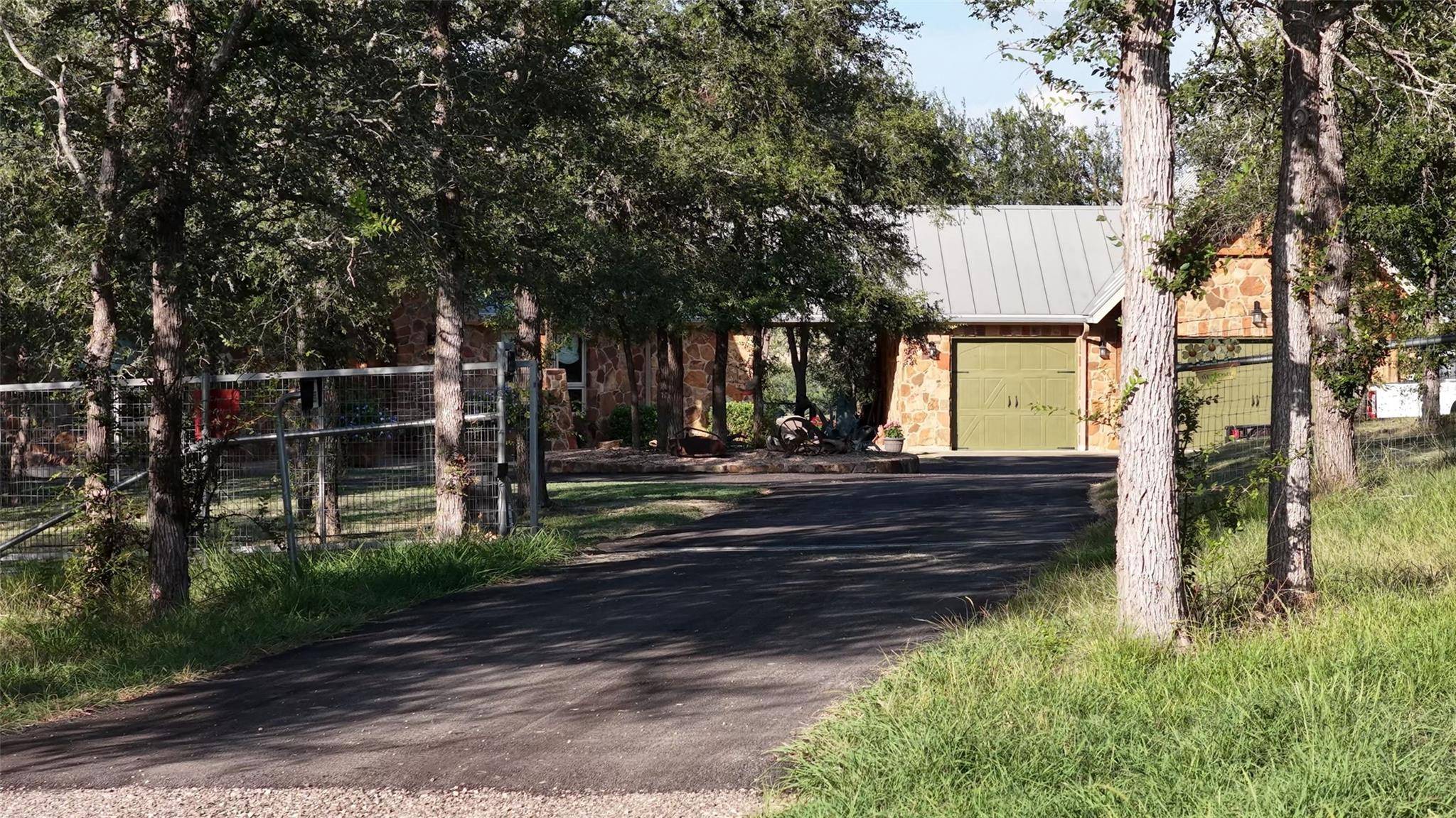 435 Placid LN, Lockhart, TX 78644