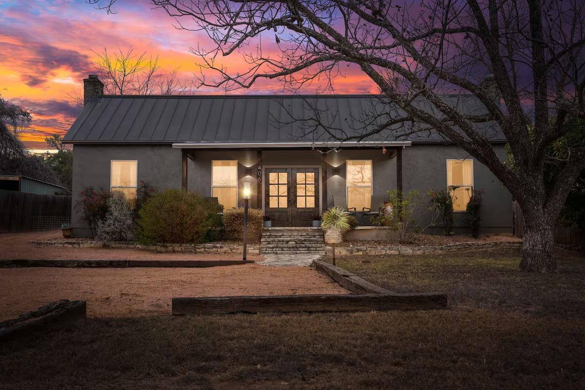 406 Cross Mountain DR, Fredericksburg, TX 78624