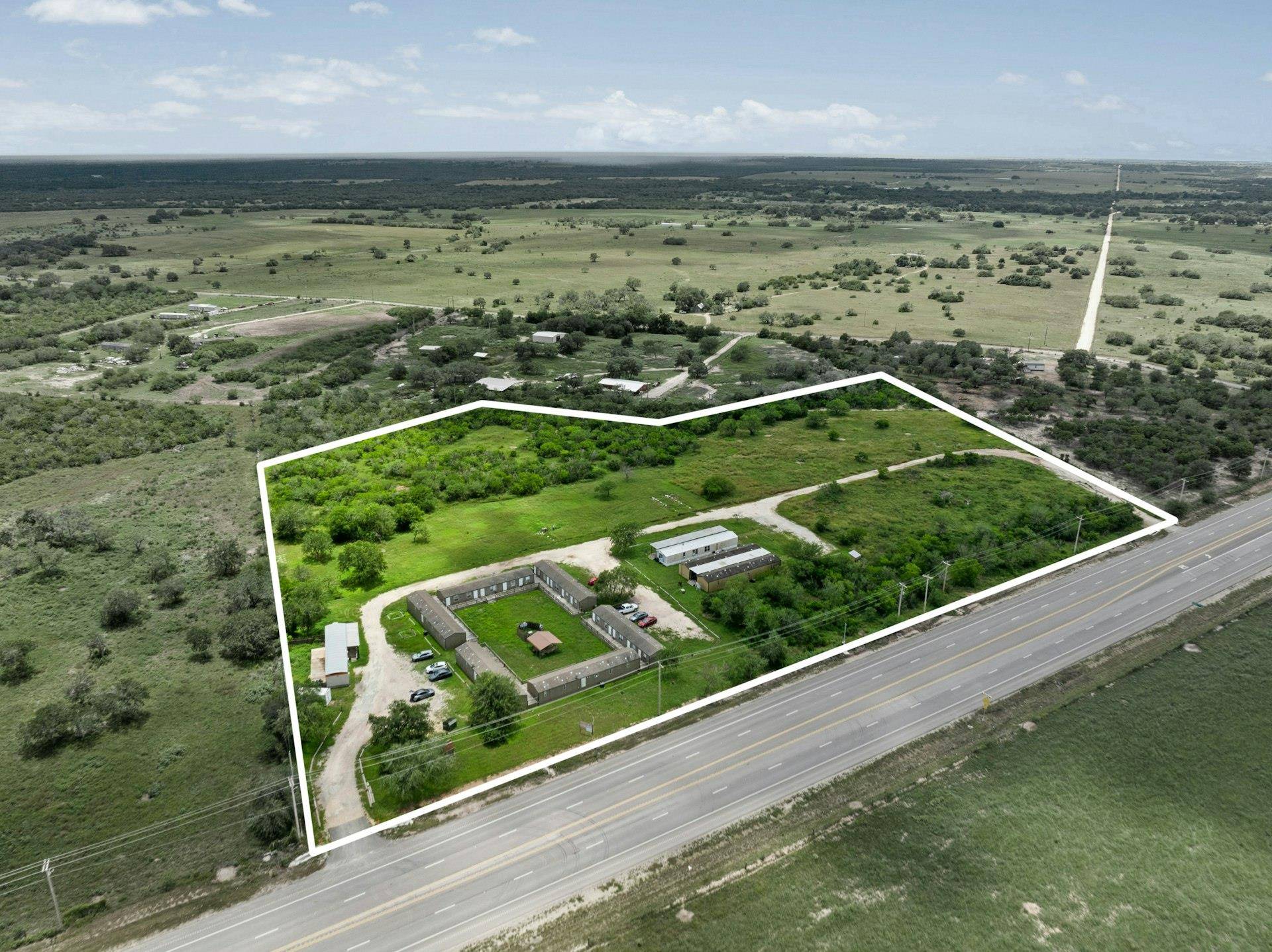 1500 State Highway 72 W, Yorktown, TX 78164