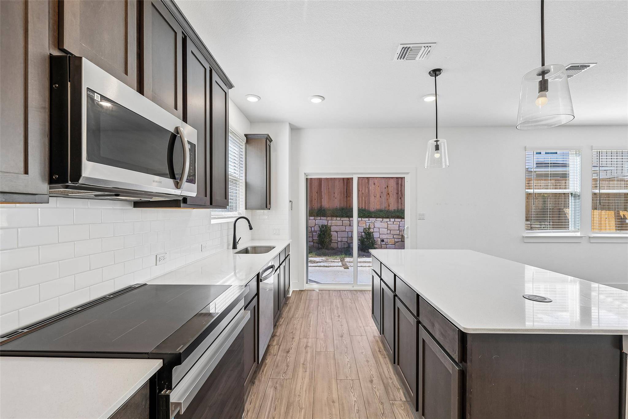 155 Sycamore Pines LN, Kyle, TX 78640