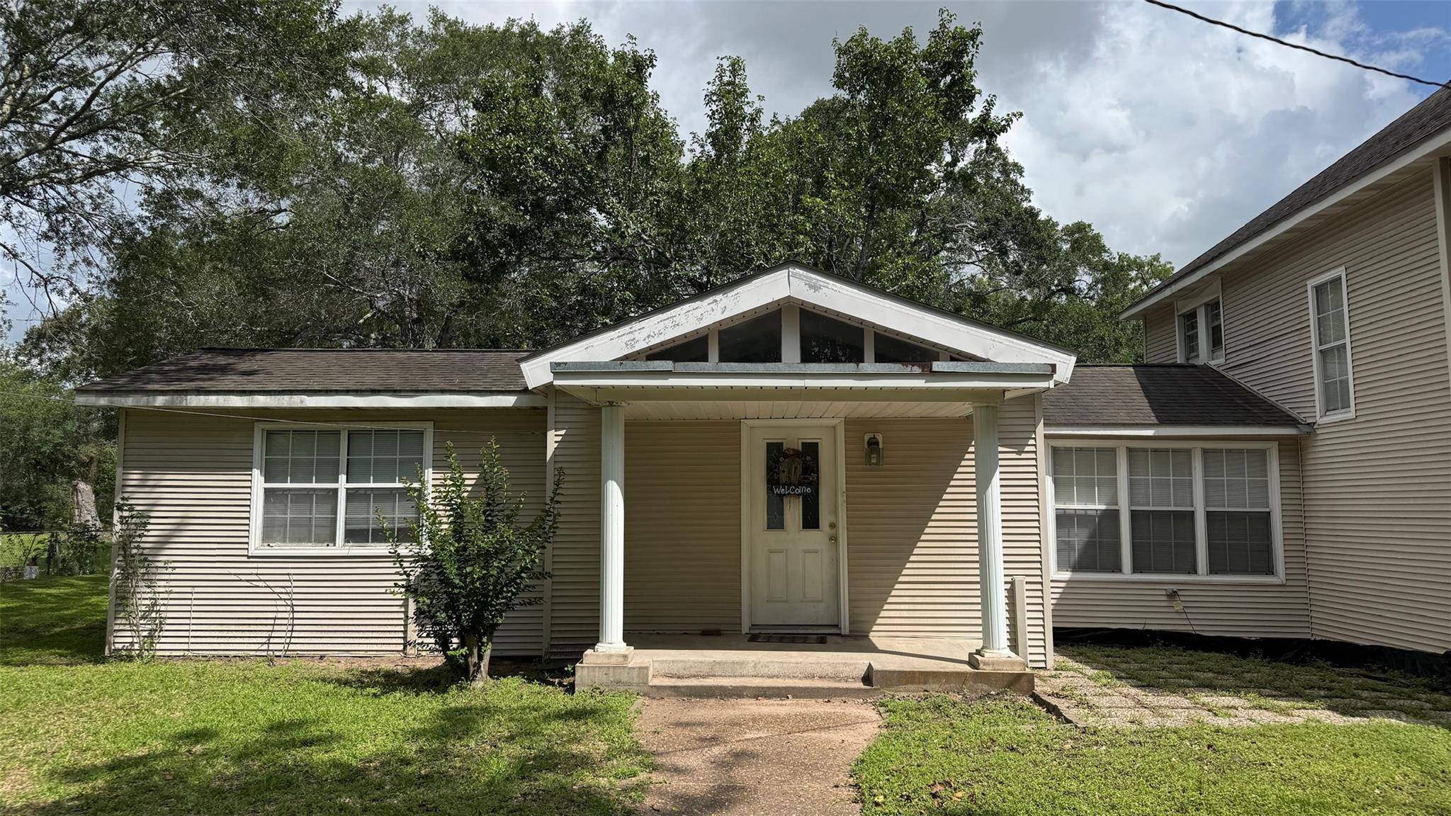 411 E Church ST, El Campo, TX 77437