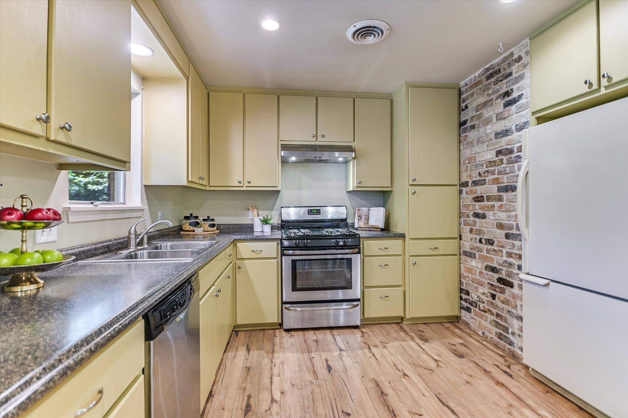 5611 Mapleleaf DR, Austin, TX 78723
