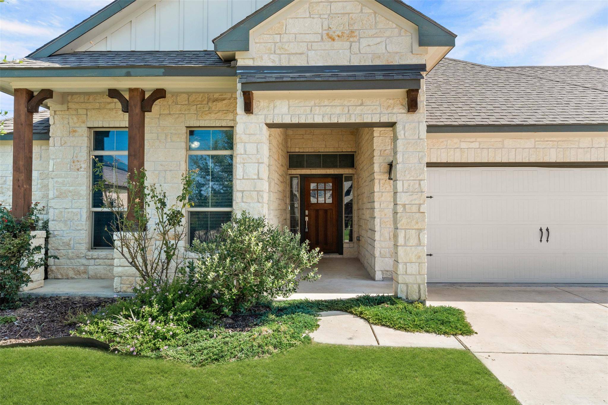 1527 Mountain Crest CV, Salado, TX 76571