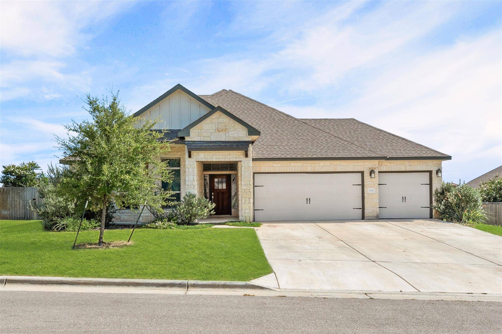 1527 Mountain Crest CV, Salado, TX 76571