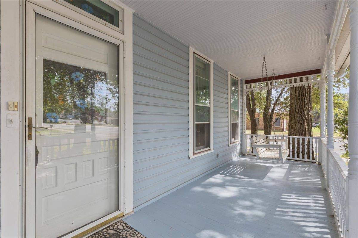 207 Hudgins ST, Smithville, TX 78957