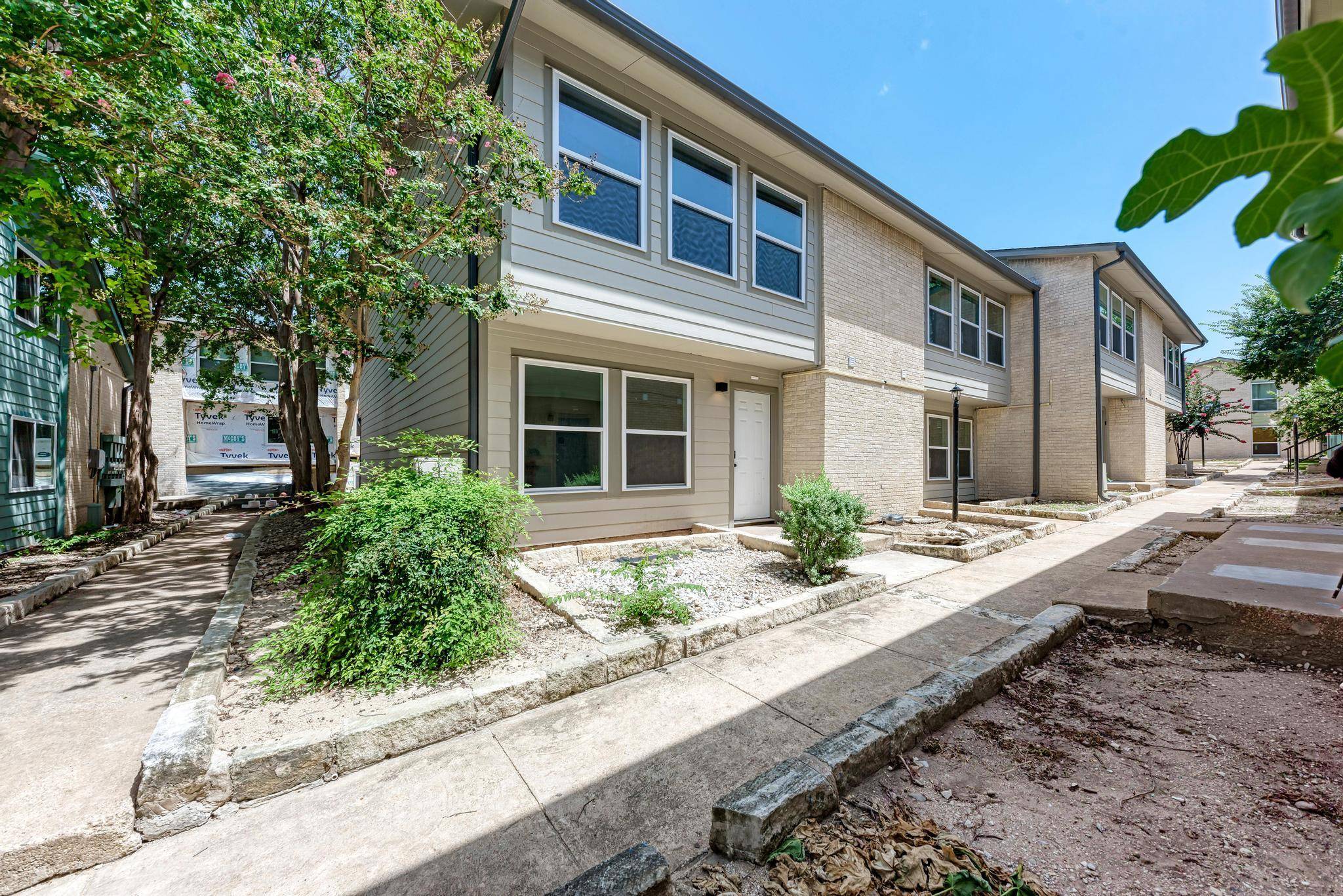 2124 Burton DR #136, Austin, TX 78741