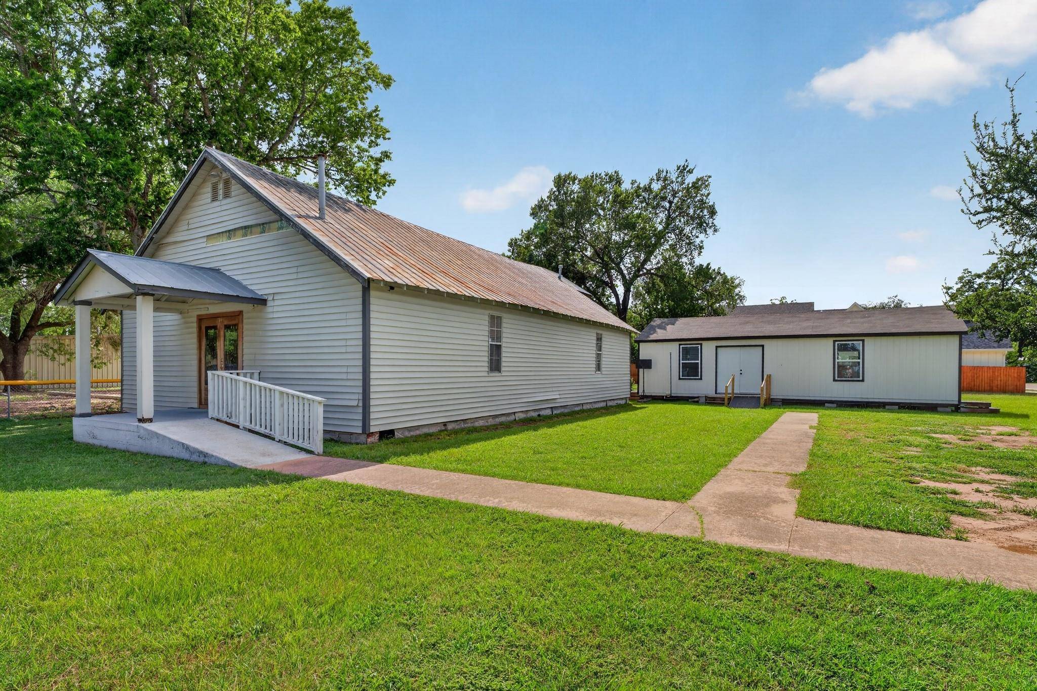 407 Wilkes ST, Smithville, TX 78957
