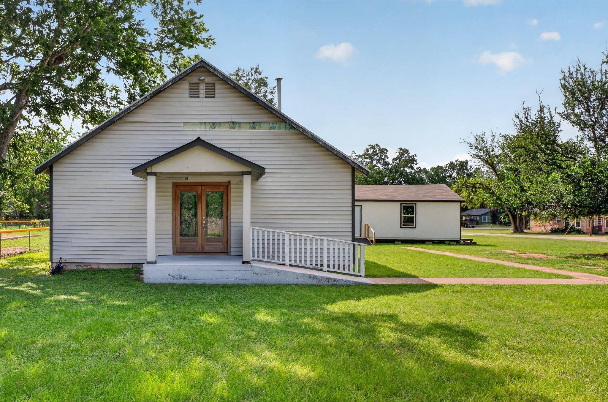 407 Wilkes ST, Smithville, TX 78957