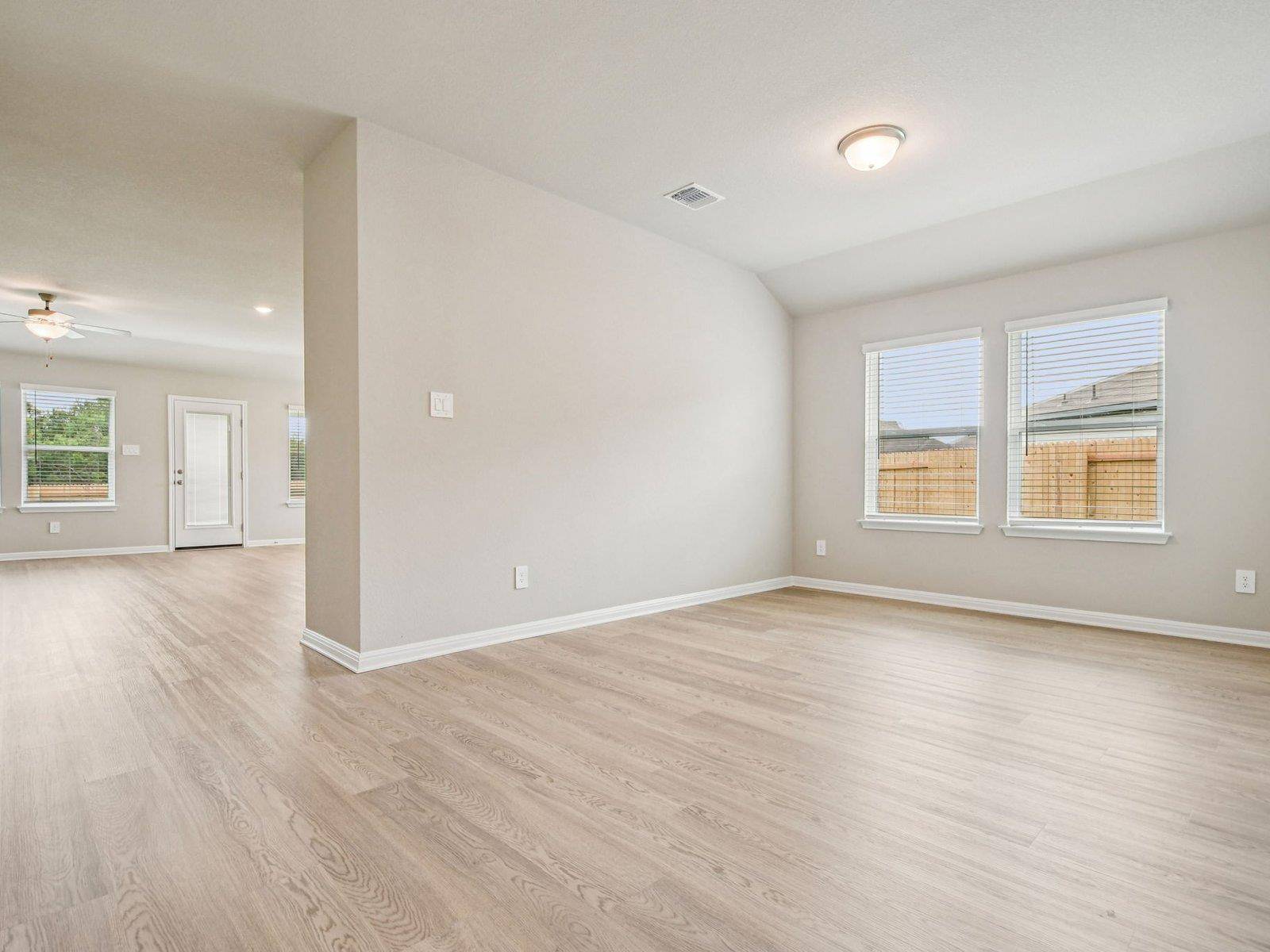 150 Coopers Hawk CRST, Cedar Creek, TX 78612