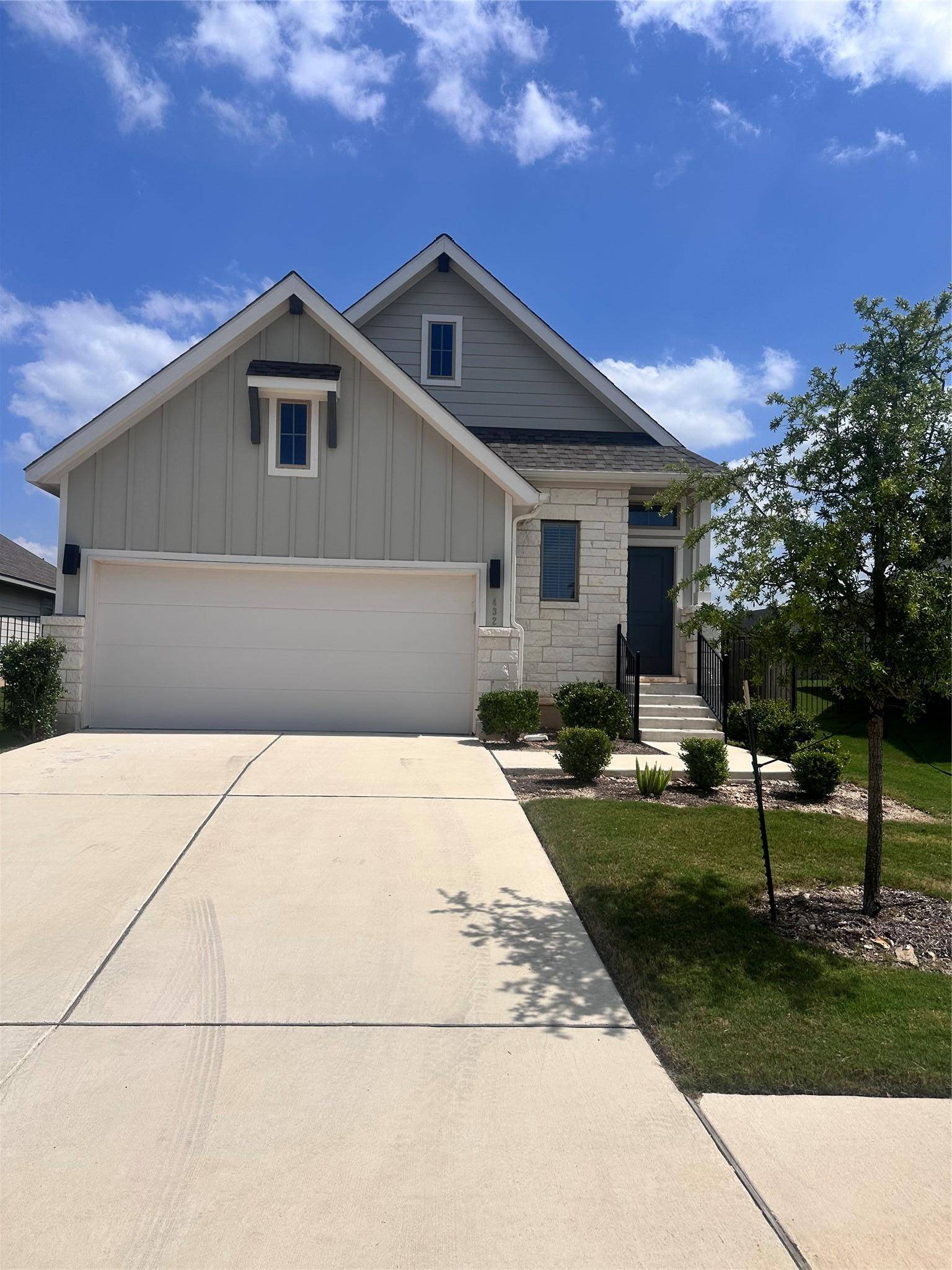 432 Los Olives LN, Liberty Hill, TX 78642