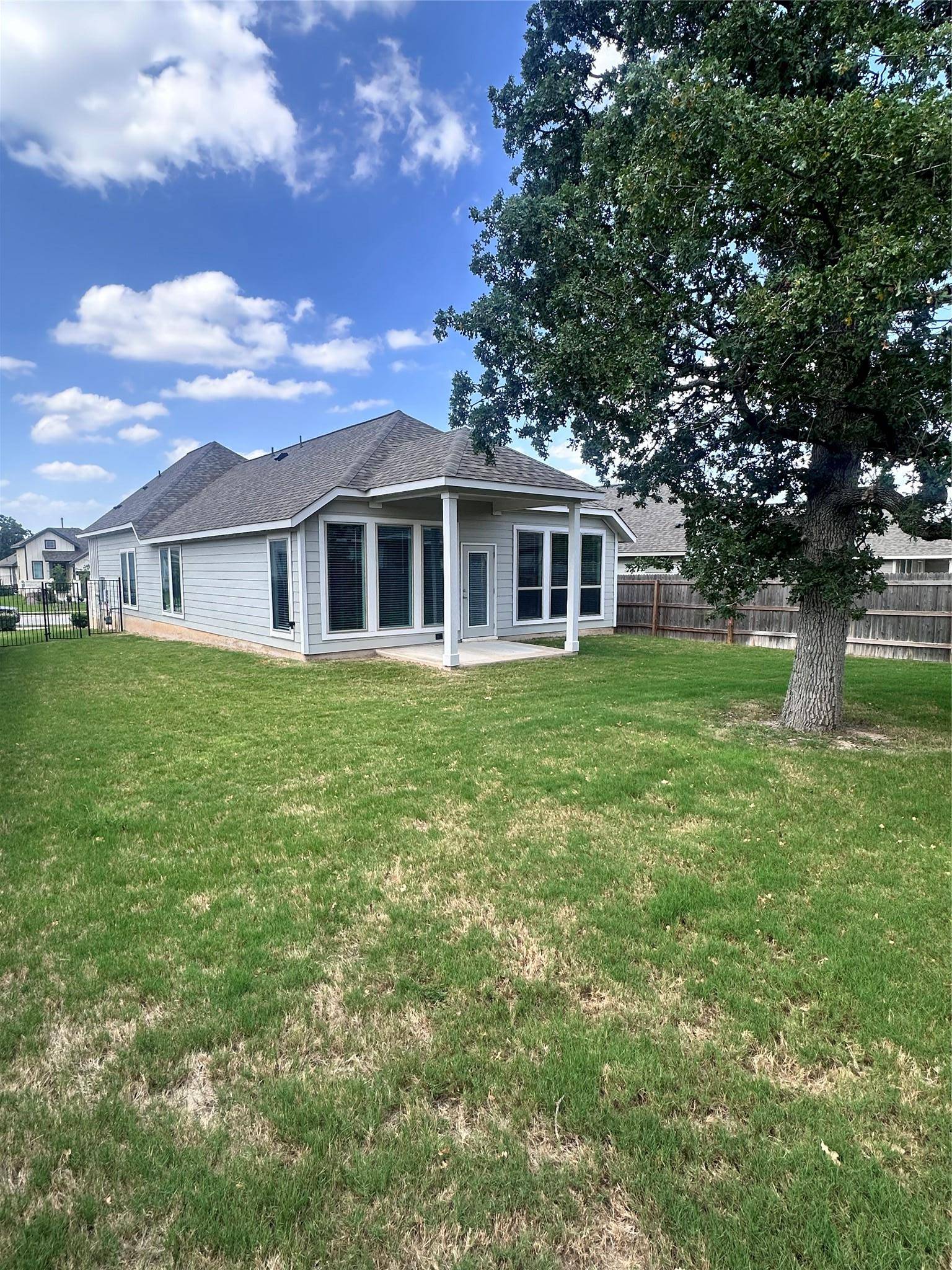 432 Los Olives LN, Liberty Hill, TX 78642