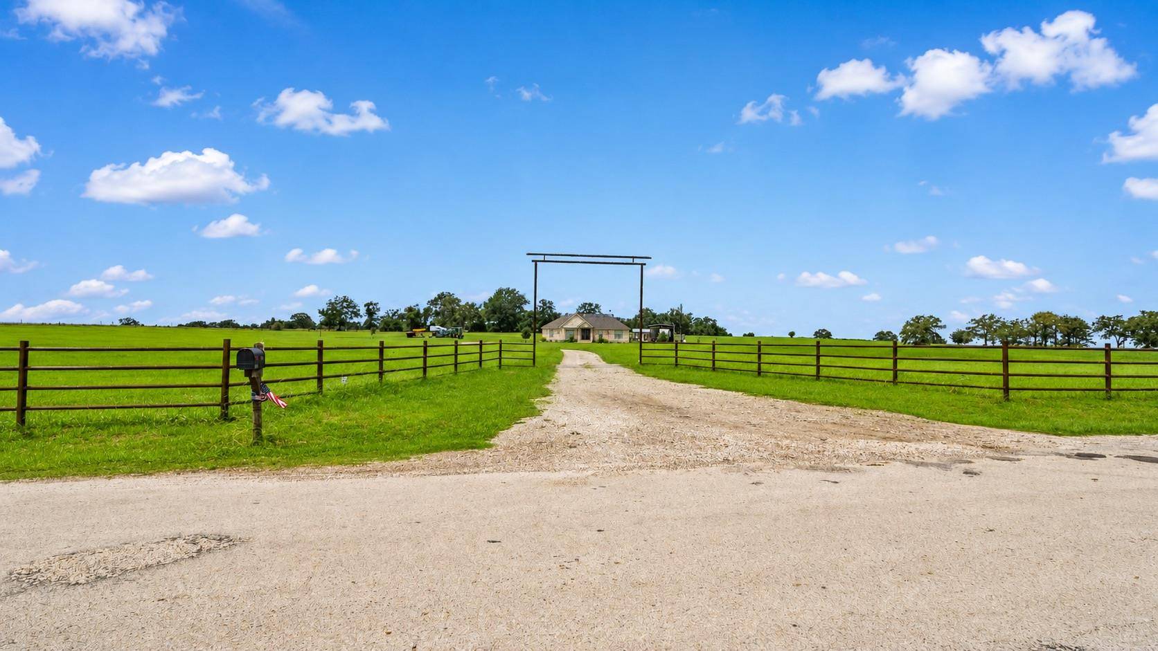 1606 County Road 216, Giddings, TX 78942