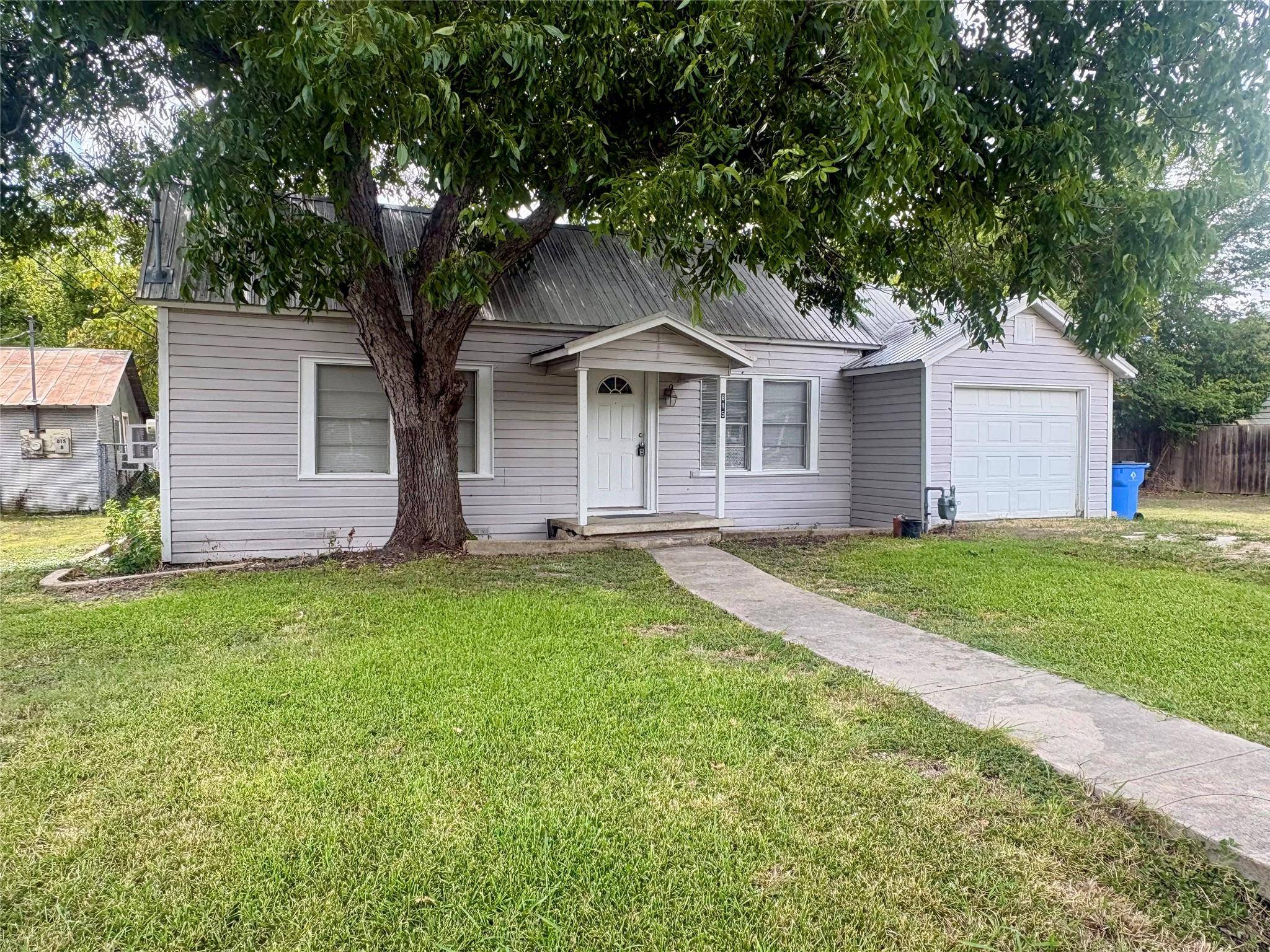 815 Lizzie ST, Taylor, TX 76574