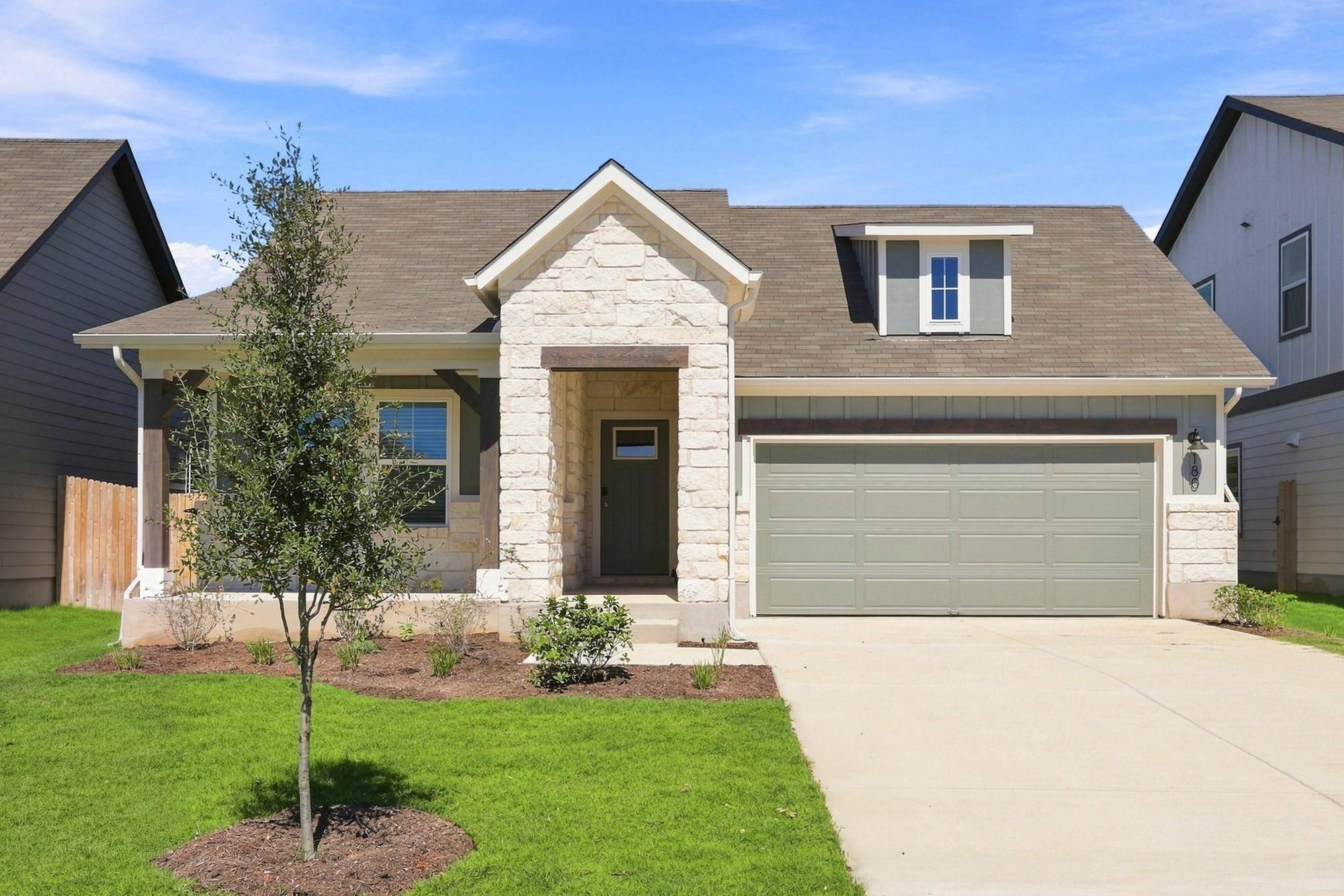180 Coopers Hawk CRST, Cedar Creek, TX 78612
