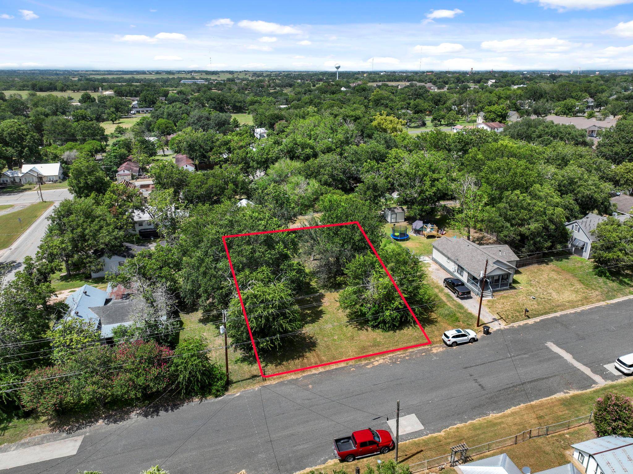 1015 Anderson ST, Schulenburg, TX 78956