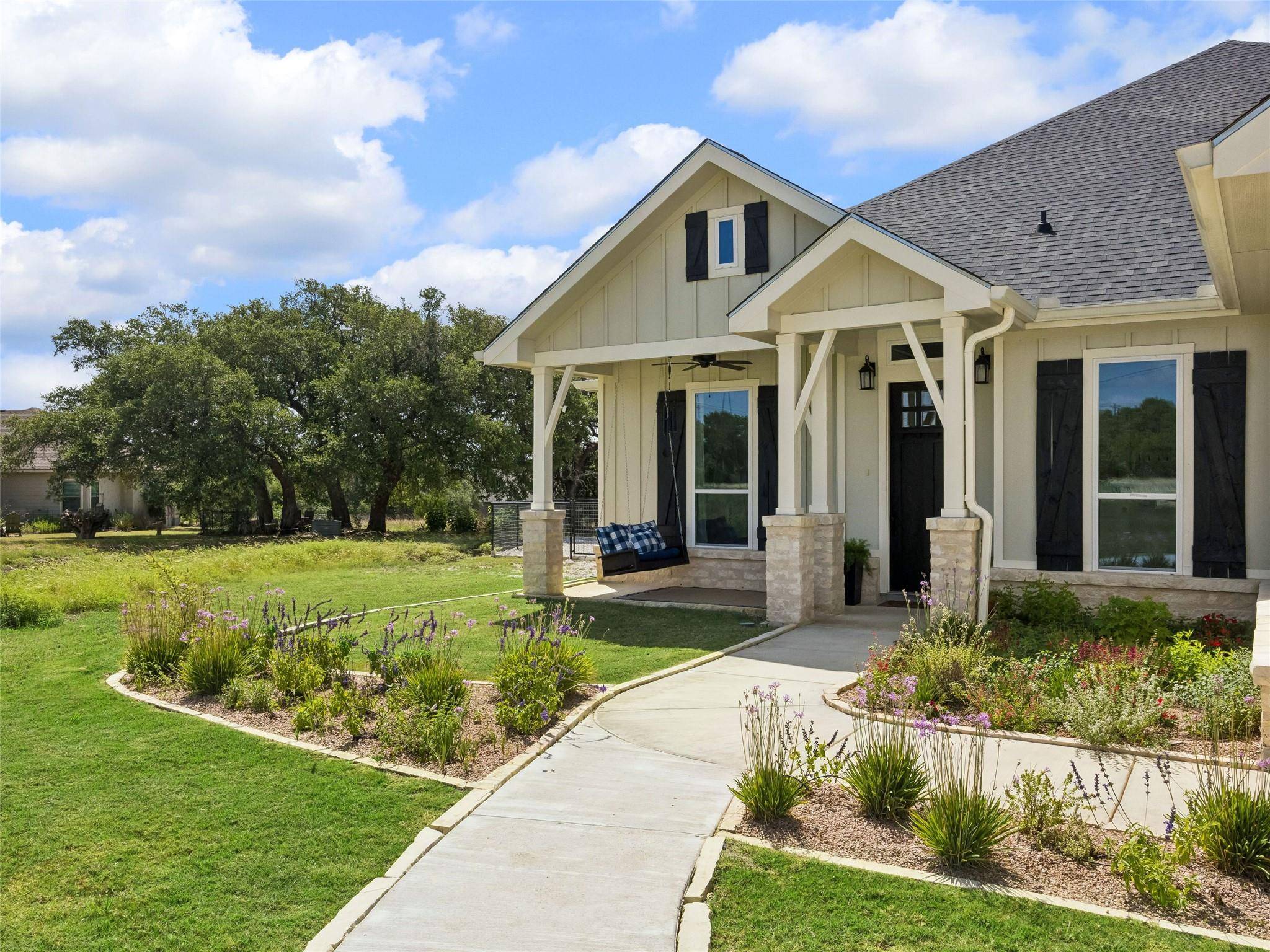 109 Serapia Garza, Blanco, TX 78606