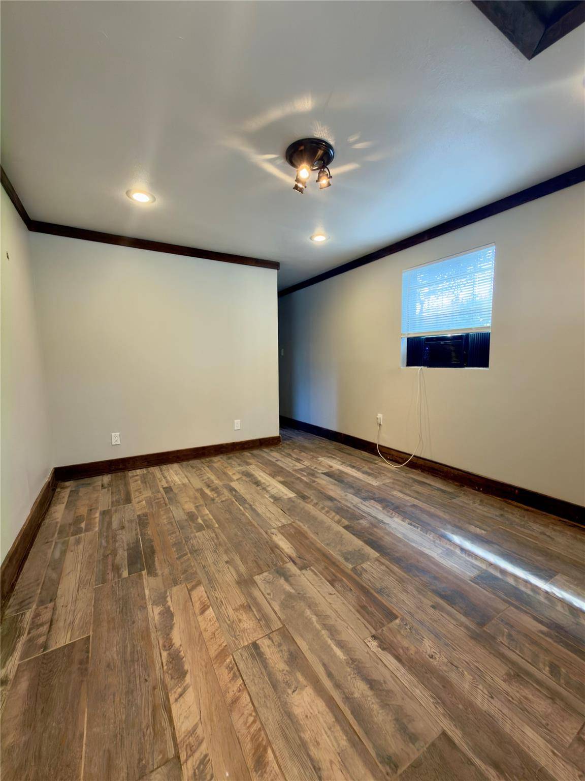 125 McDowell RD, Del Valle, TX 78617