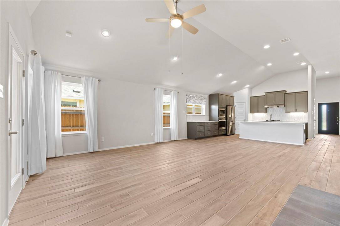 102 Crooked TRL, Bastrop, TX 78602
