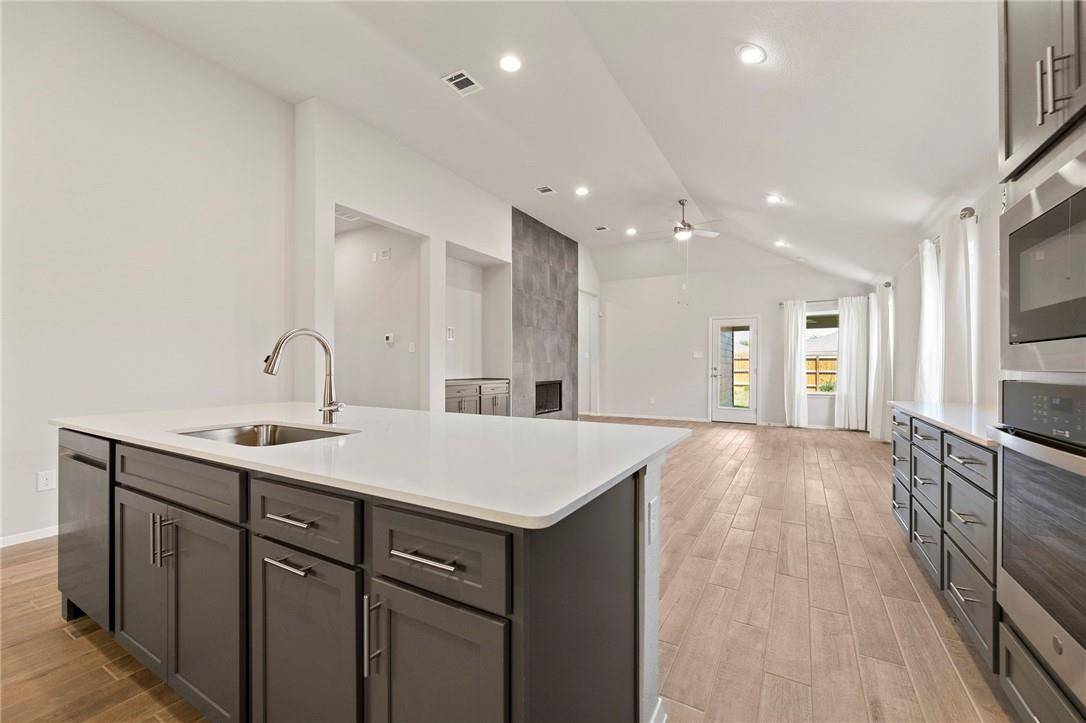 102 Crooked TRL, Bastrop, TX 78602