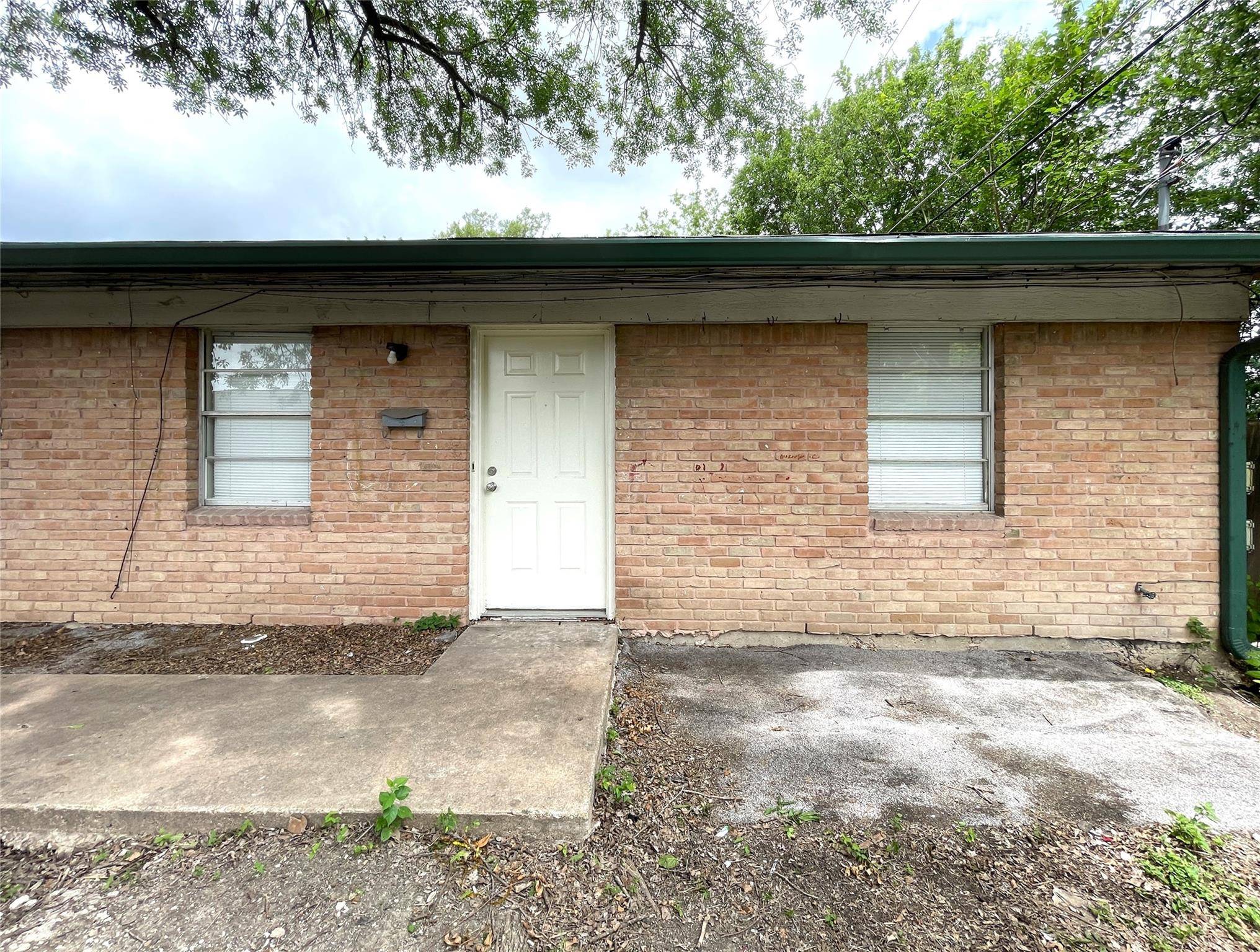 904 N Meadows DR #D, Austin, TX 78758