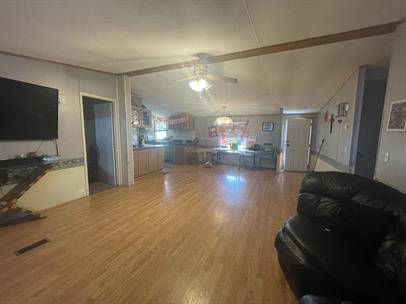 122 Roots RD, Martindale, TX 78655