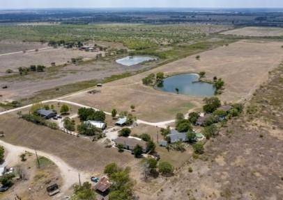 122 Roots RD, Martindale, TX 78655
