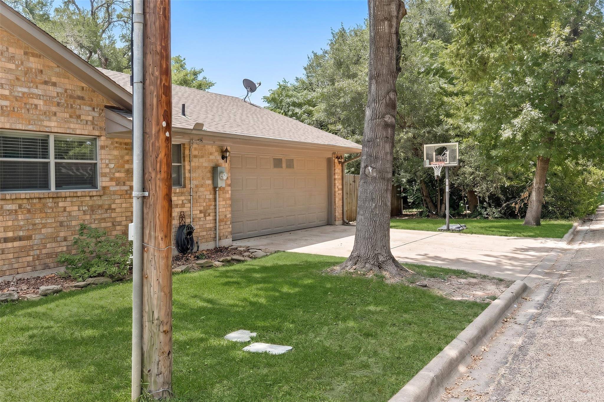 1101 E 19th ST, Cameron, TX 76520