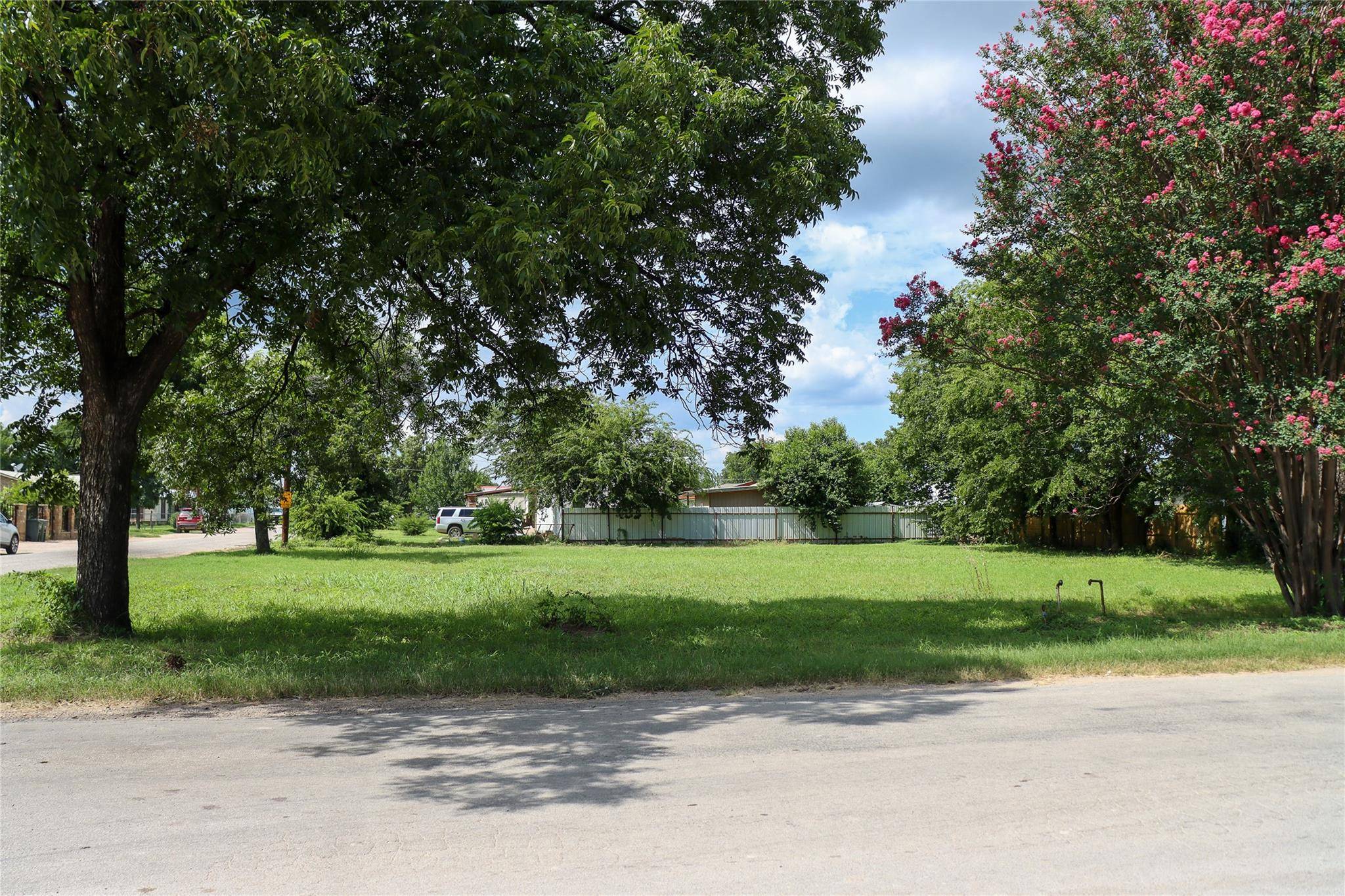 708 W Lewis ST, San Saba, TX 76877