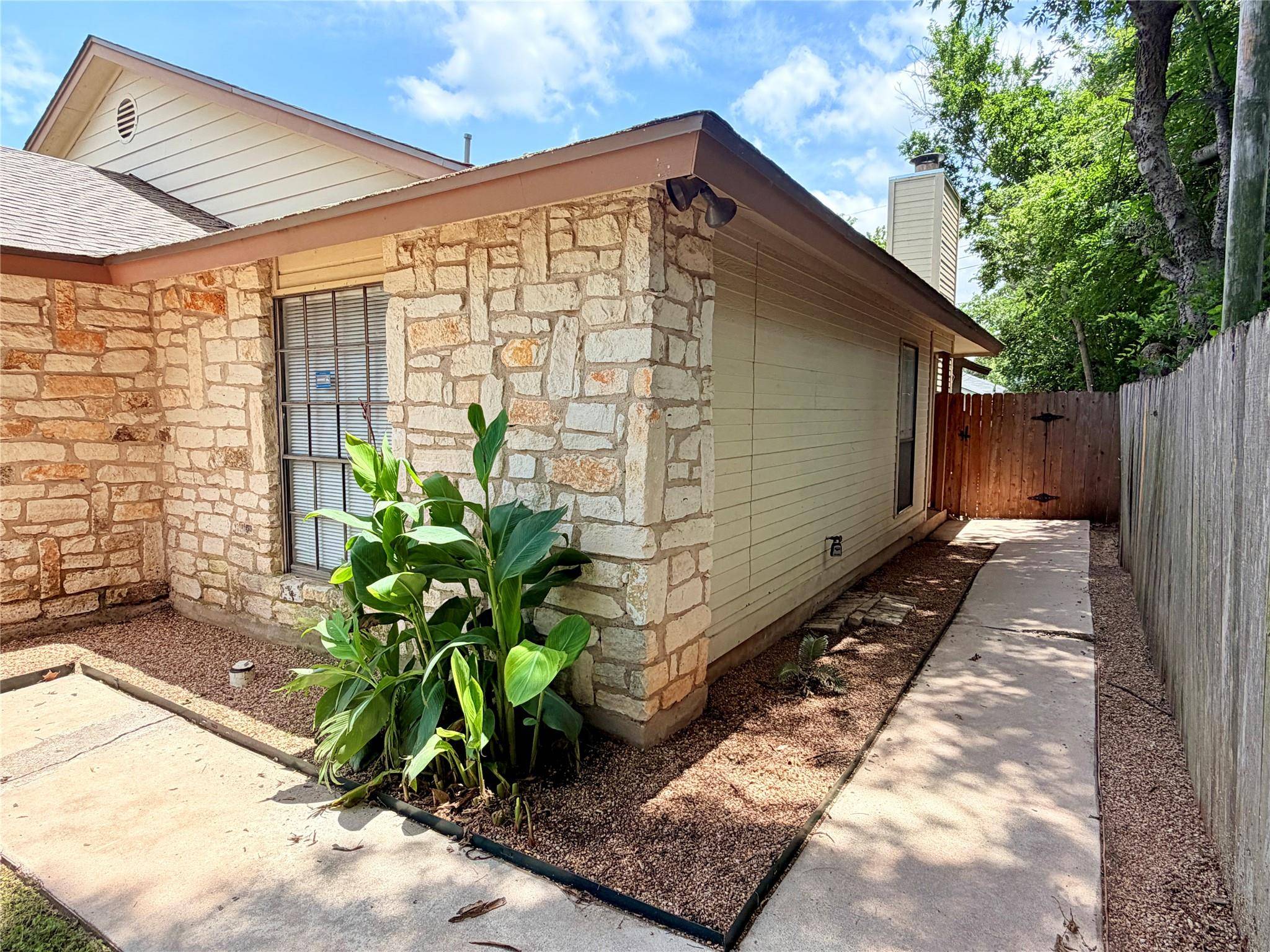 405 Parkhill CV, Round Rock, TX 78664