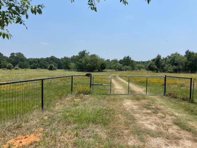 1010 County Road 490, Elgin, TX 78621