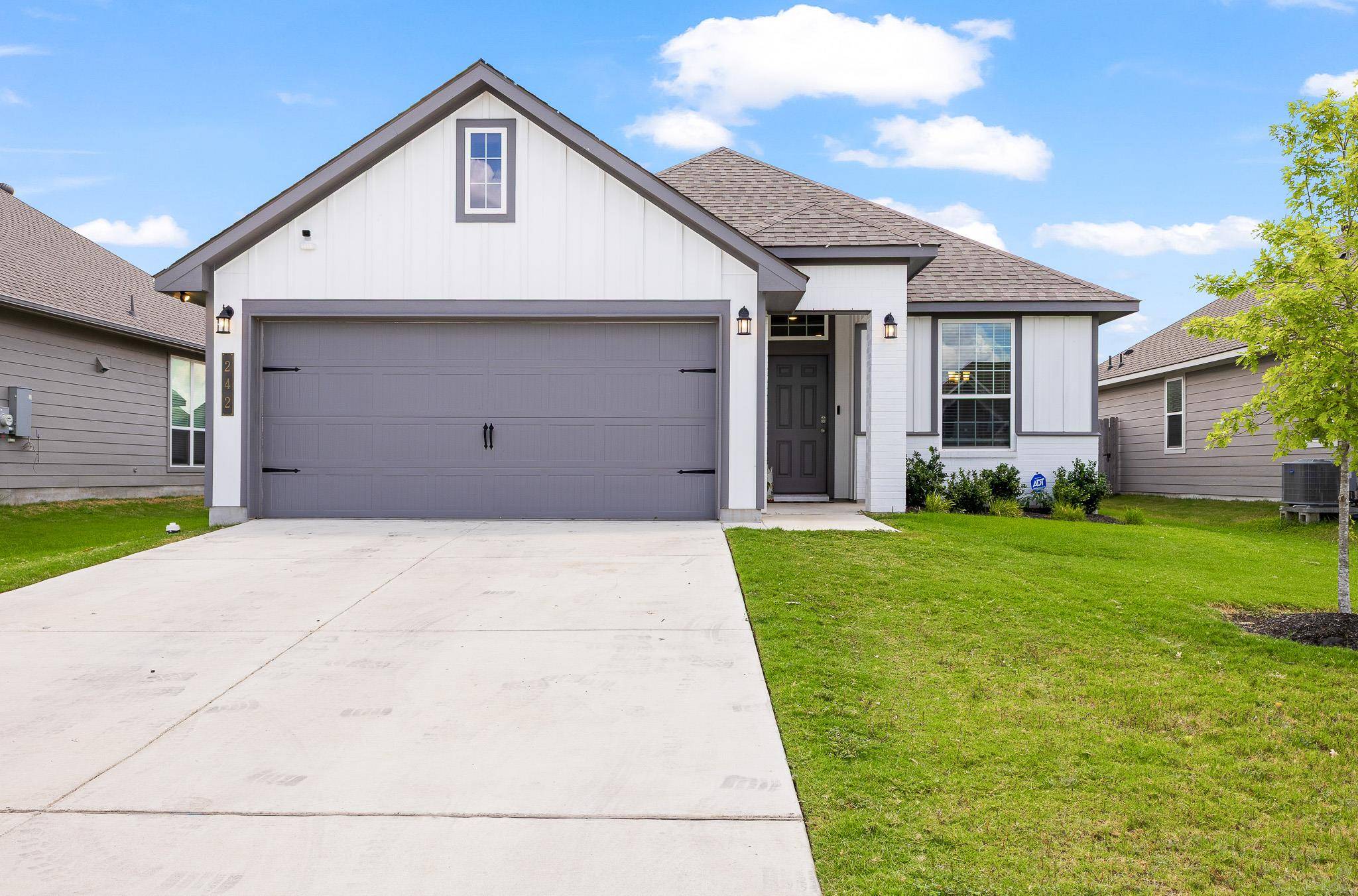 242 Boatright BLVD, Jarrell, TX 76537