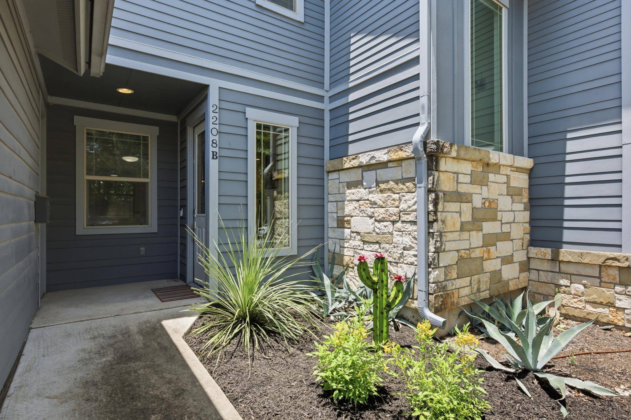 2208 Schriber ST #B, Austin, TX 78704