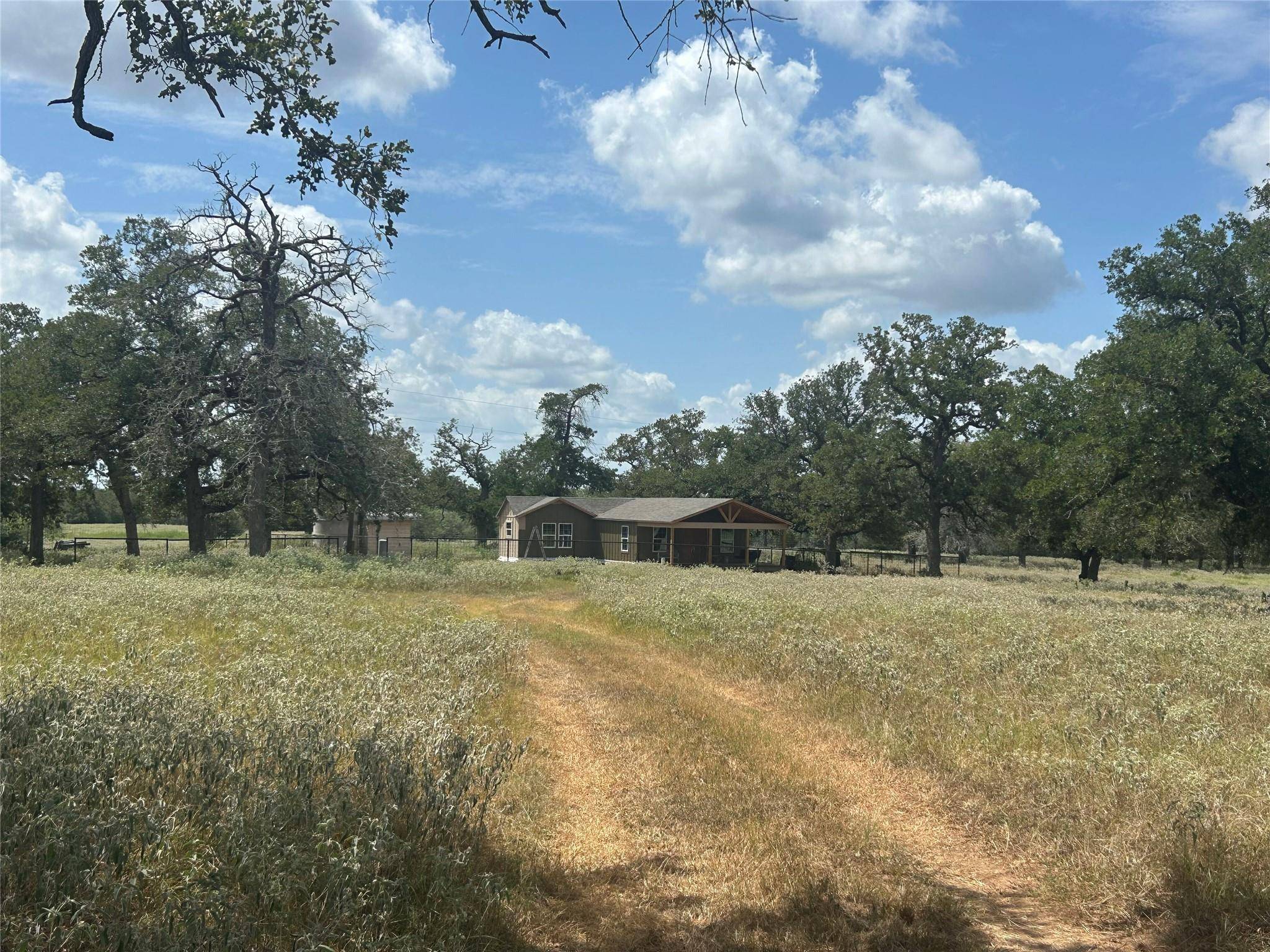 2238 Flash CIR, Luling, TX 78648
