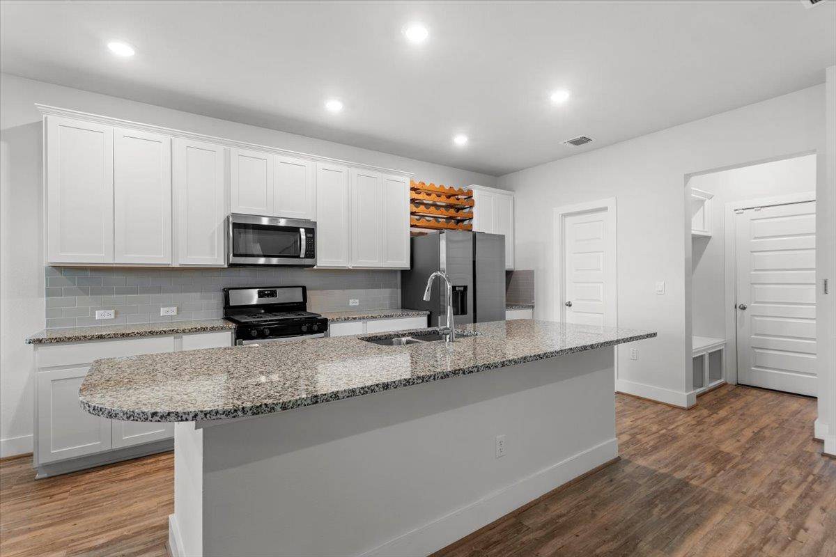 7106 Silver Star LN, Austin, TX 78744